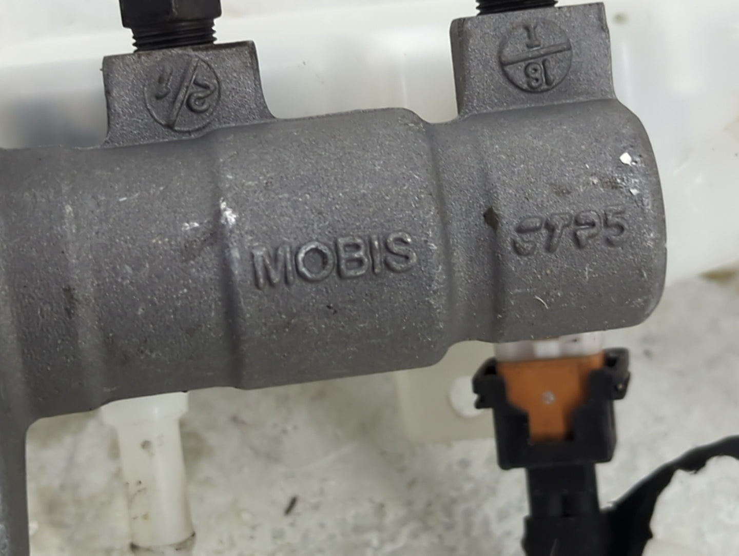 2018-2021 Hyundai Kona Brake Master Cylinder 1490872 - Oemusedautoparts1.com
