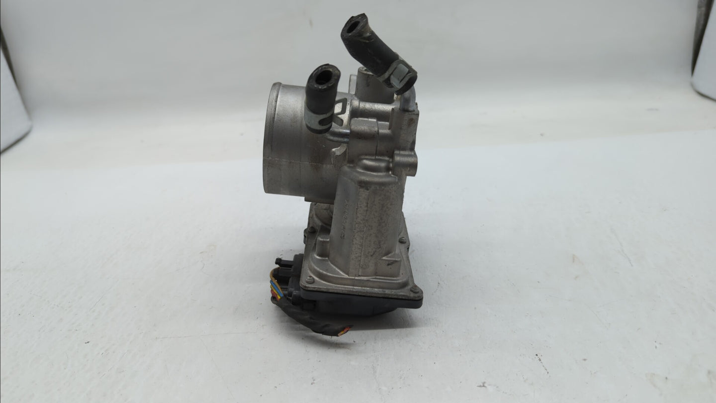 2018-2019 Hyundai Kona Throttle Body P/N:35100-2E400 Fits Fits 2012 2013 2014 2015 2016 2018 2019 OEM Used Auto Parts - Oemu