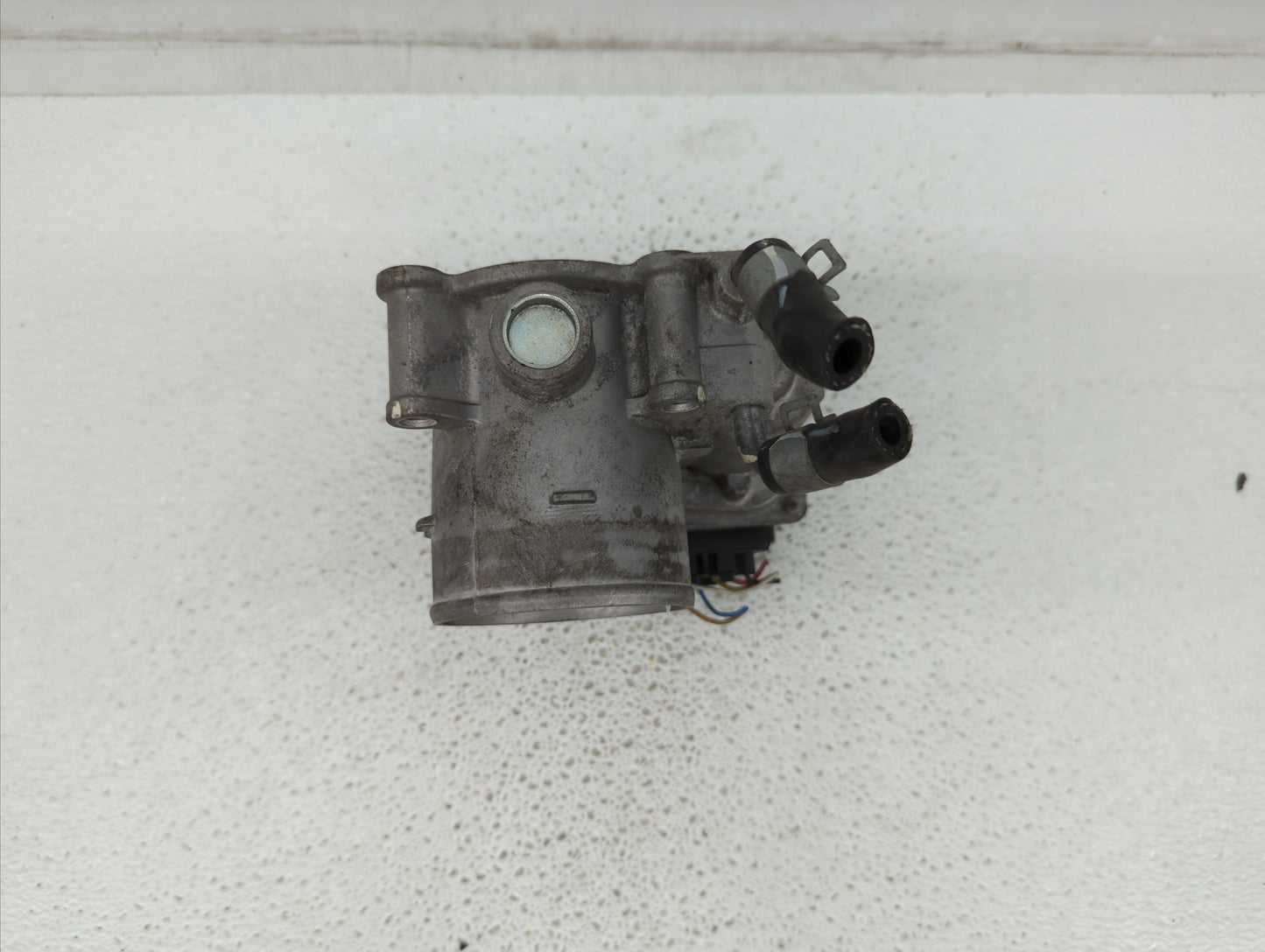 2018-2019 Hyundai Kona Throttle Body P/N:35100-2E400 35100-2E000 Fits Fits 2012 2013 2014 2015 2016 2018 2019 OEM Used Auto 