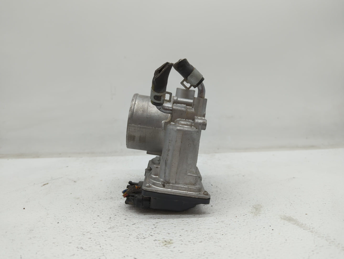 2018-2019 Hyundai Kona Throttle Body P/N:35100-2E400 35100-2E000 Fits Fits 2012 2013 2014 2015 2016 2018 2019 OEM Used Auto 