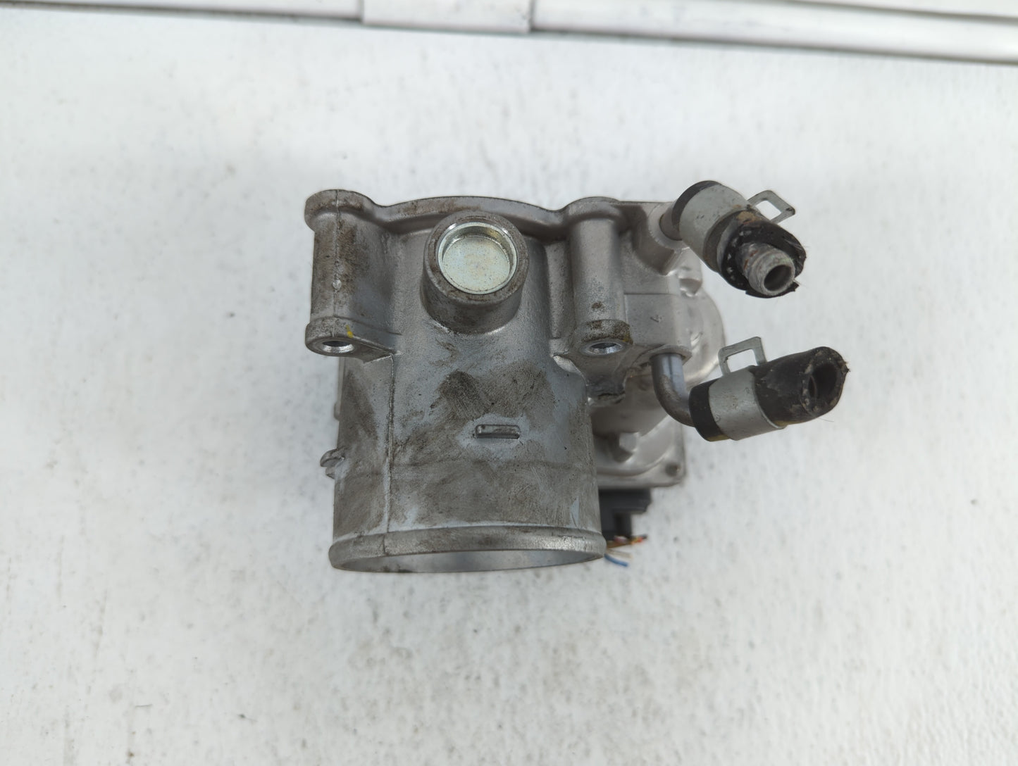 2018-2019 Hyundai Kona Throttle Body P/N:35100-2E400 35100-2E000 Fits Fits 2012 2013 2014 2015 2016 2018 2019 OEM Used Auto 