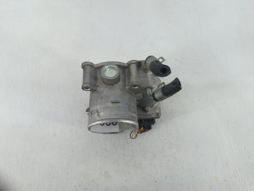 2018-2019 Hyundai Kona Throttle Body P/N:35100-2E400 35100-2E000 Fits Fits 2012 2013 2014 2015 2016 2018 2019 OEM Used Auto Parts