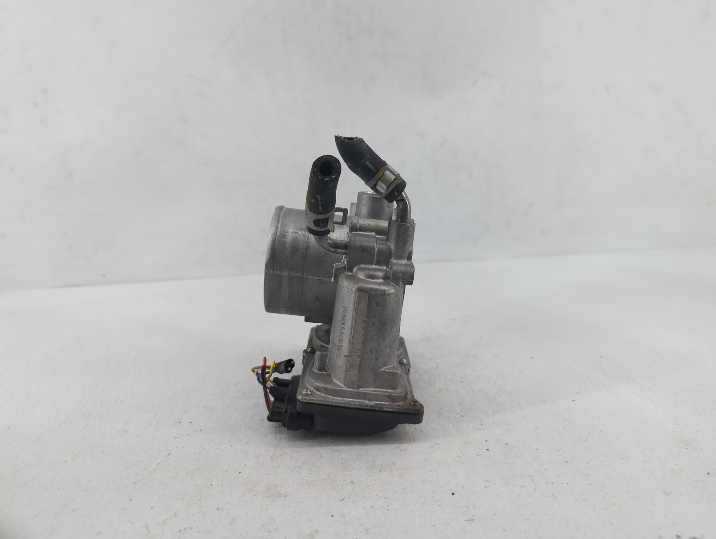 2018-2019 Hyundai Kona Throttle Body P/N:35100-2E400 35100-2E000 Fits Fits 2012 2013 2014 2015 2016 2018 2019 OEM Used Auto 