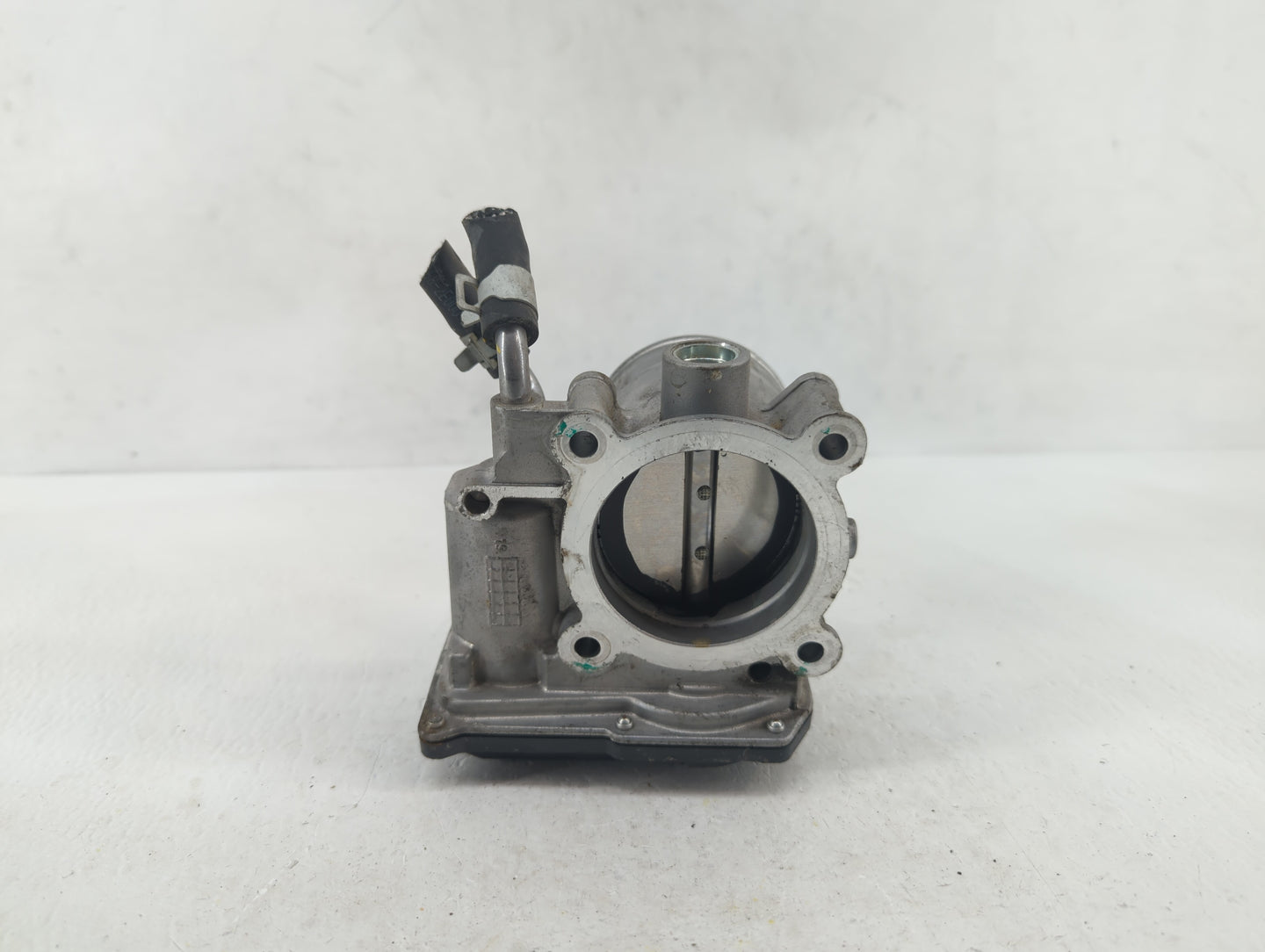 2018-2019 Hyundai Kona Throttle Body P/N:35100-2E400 35100-2E000 Fits Fits 2012 2013 2014 2015 2016 2018 2019 OEM Used Auto 