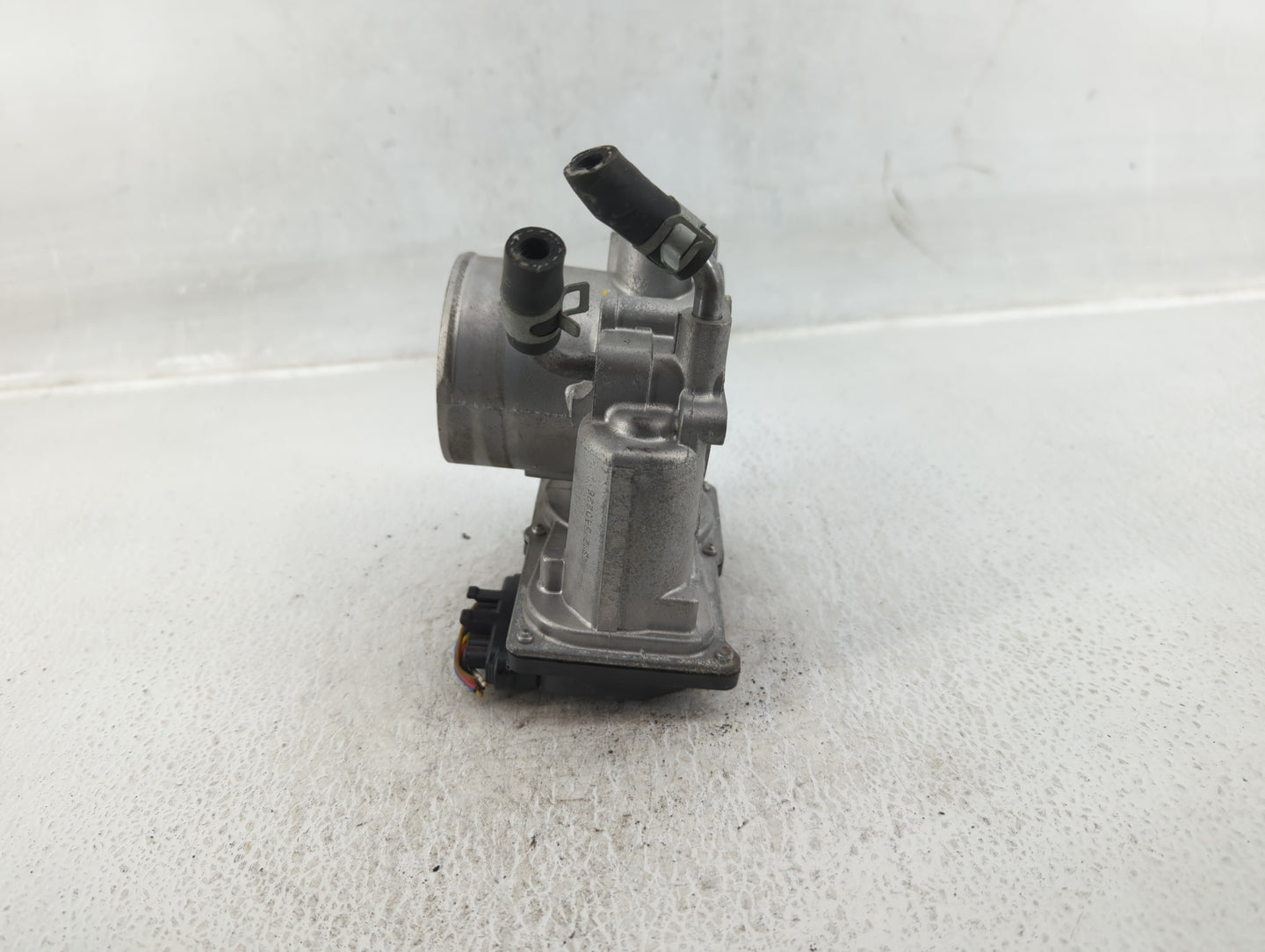 2018-2021 Hyundai Kona Throttle Body P/N:35100-2E400 Fits Fits 2012 2013 2014 2015 2016 2018 2019 2020 2021 OEM Used Auto Pa
