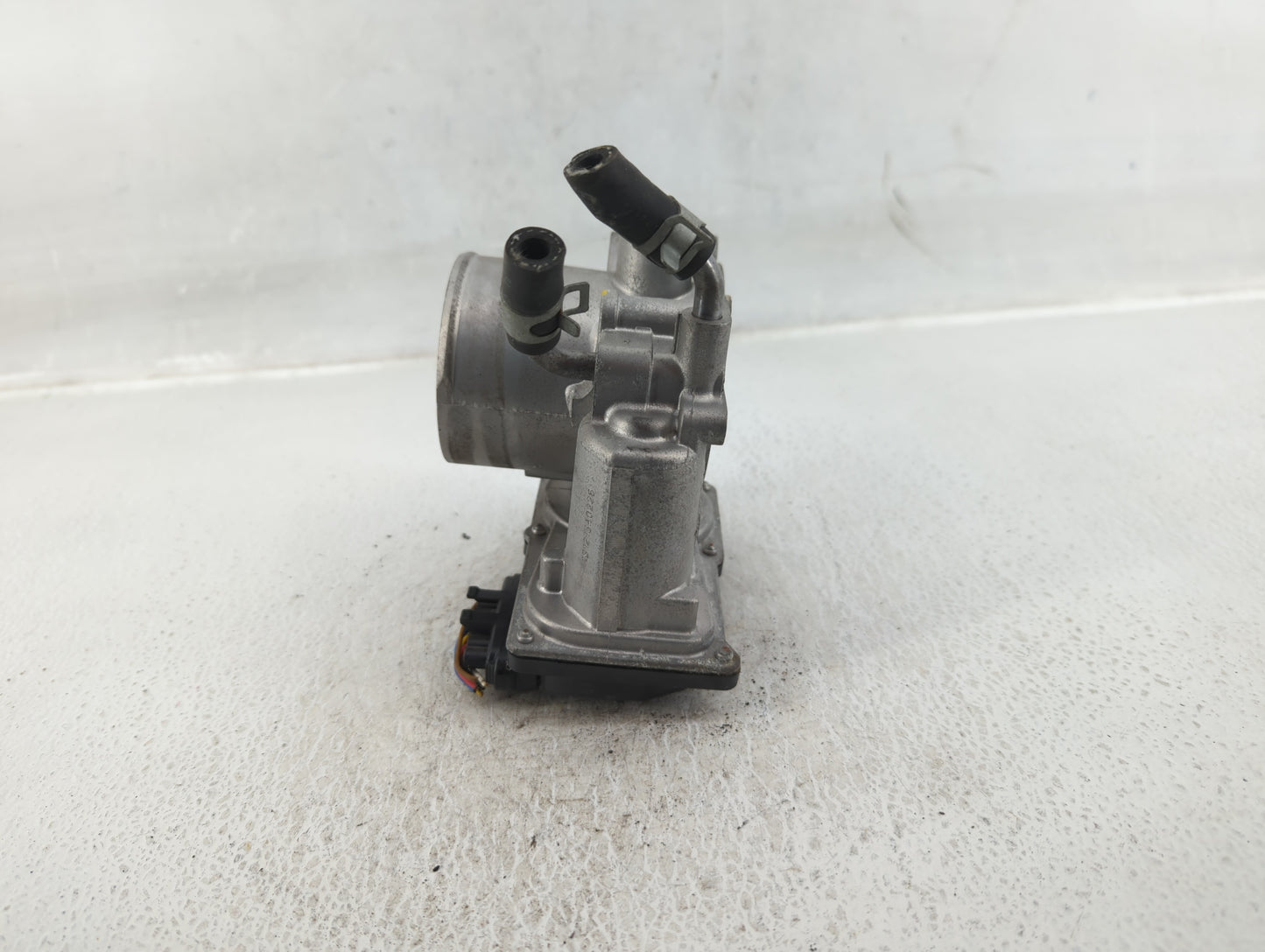 2018-2021 Hyundai Kona Throttle Body P/N:35100-2E400 Fits Fits 2012 2013 2014 2015 2016 2018 2019 2020 2021 OEM Used Auto Pa