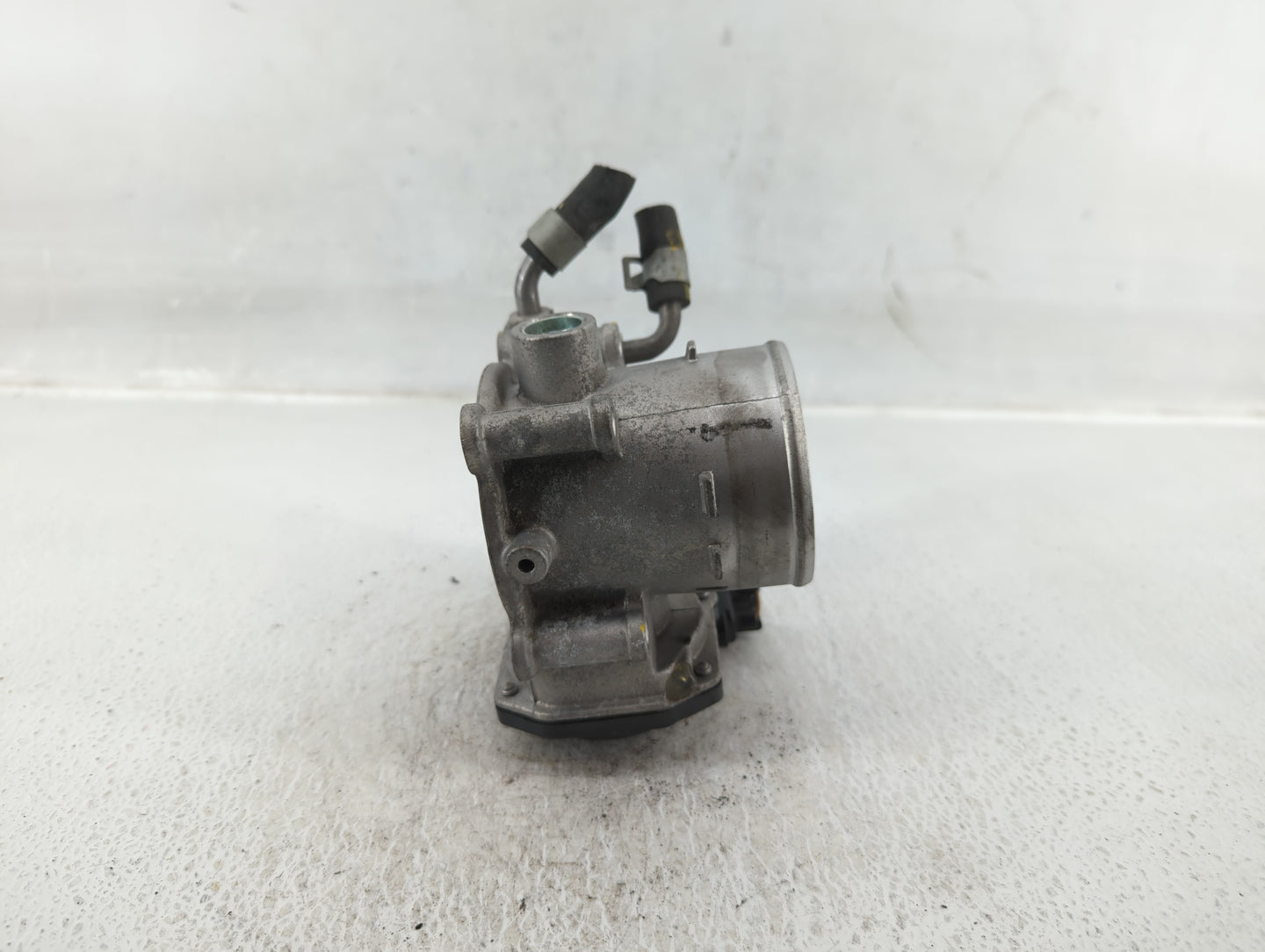 2018-2021 Hyundai Kona Throttle Body P/N:35100-2E400 Fits Fits 2012 2013 2014 2015 2016 2018 2019 2020 2021 OEM Used Auto Pa