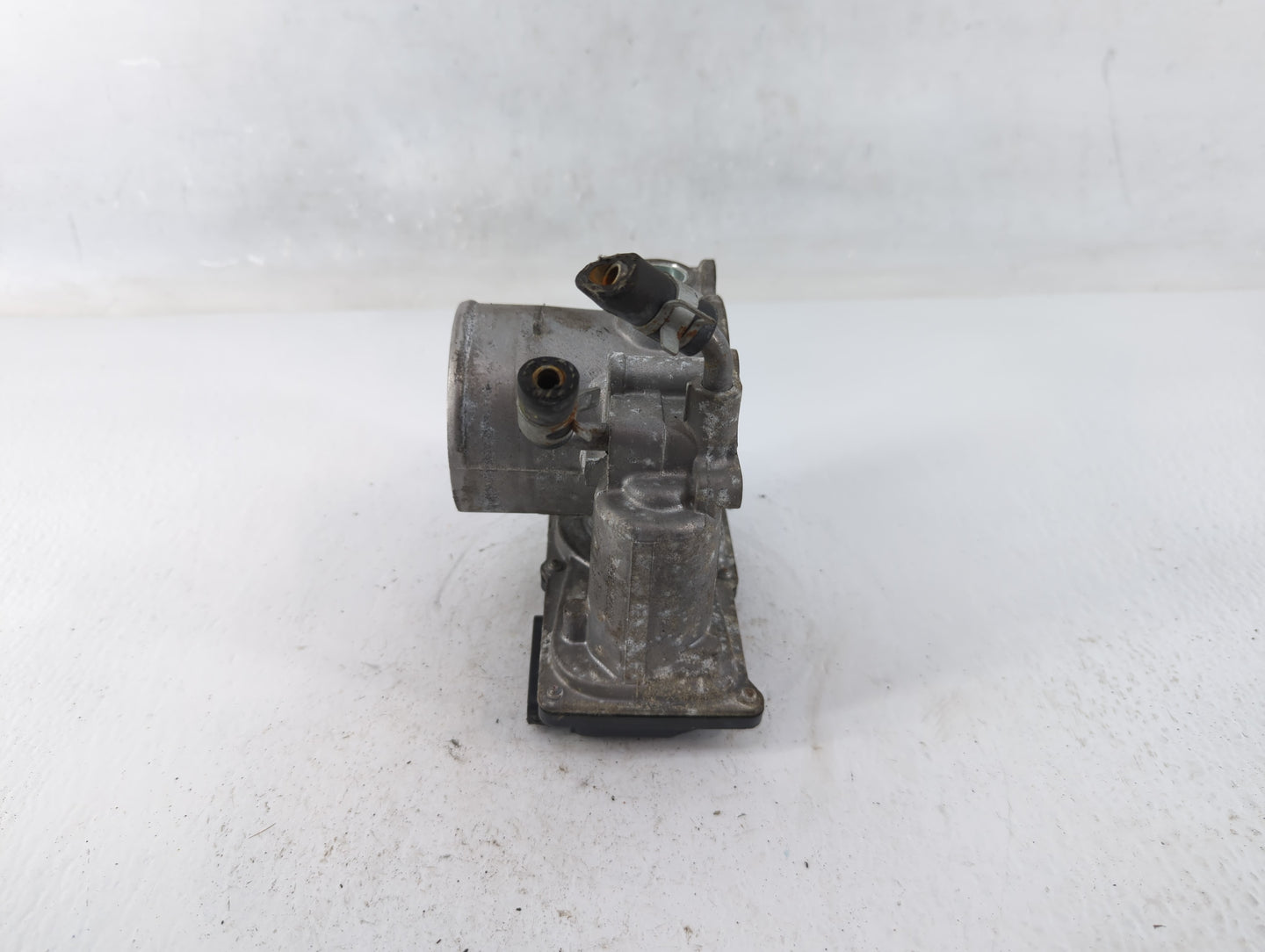2018-2021 Hyundai Kona Throttle Body P/N:35100-2E400 Fits Fits 2012 2013 2014 2015 2016 2018 2019 2020 2021 OEM Used Auto Pa