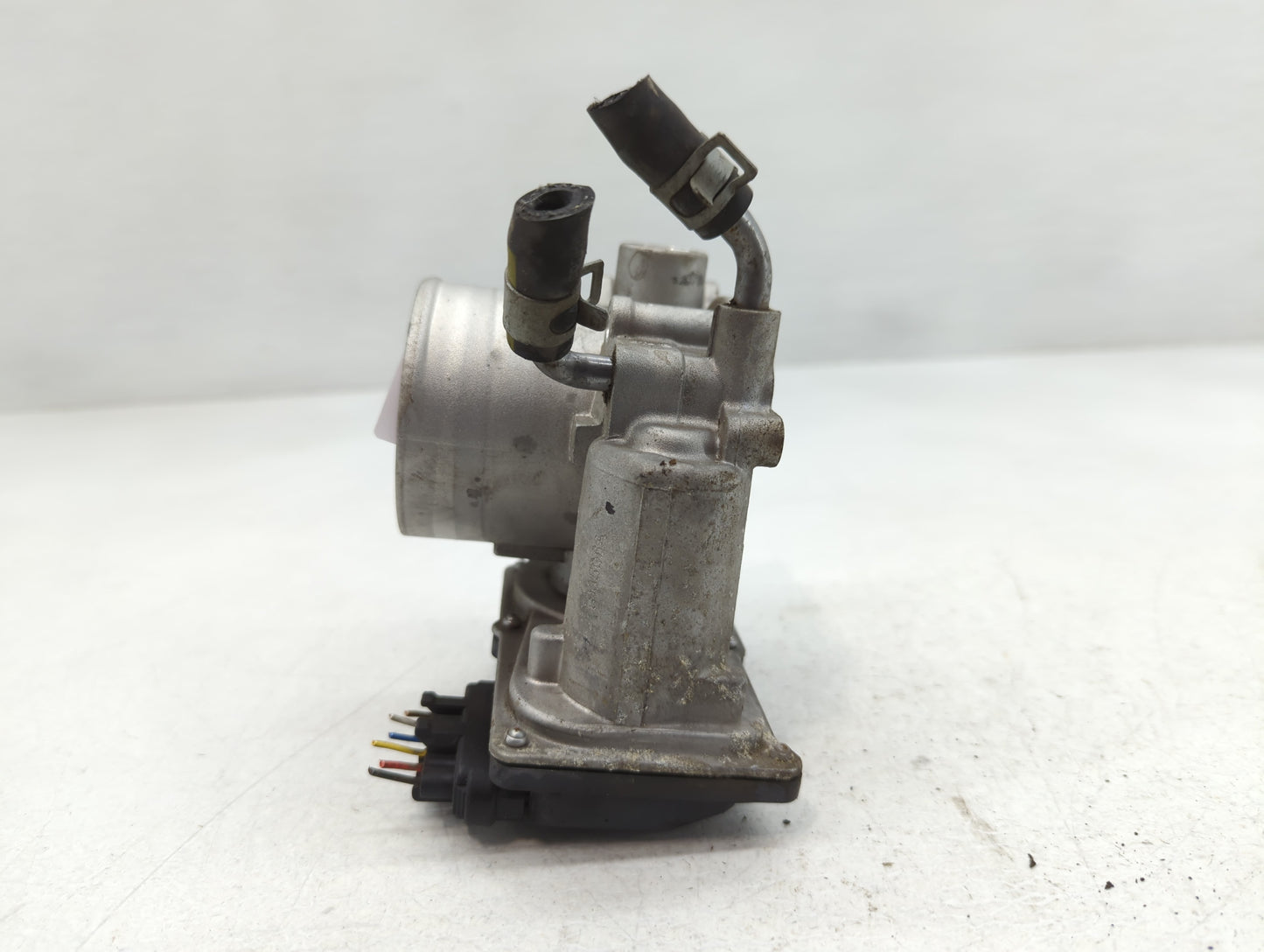 2018-2021 Hyundai Kona Throttle Body P/N:35100-2E400 Fits Fits 2012 2013 2014 2015 2016 2018 2019 2020 2021 OEM Used Auto Pa