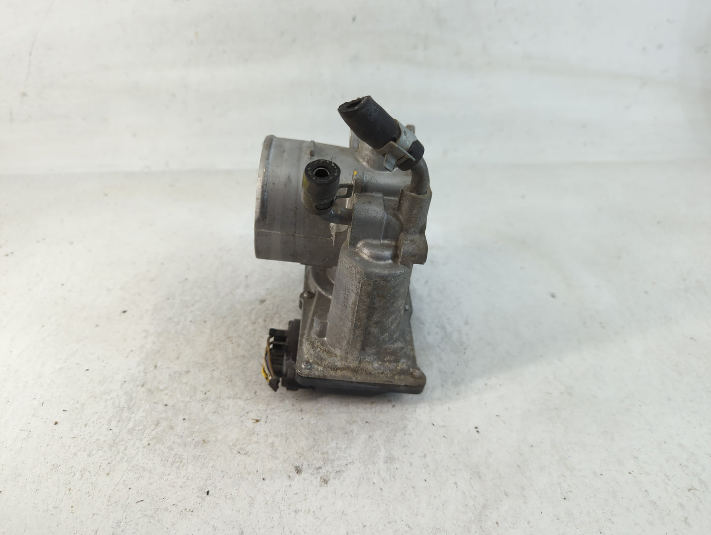 2018-2021 Hyundai Kona Throttle Body P/N:35100-2E400 Fits Fits 2012 2013 2014 2015 2016 2018 2019 2020 2021 OEM Used Auto Pa