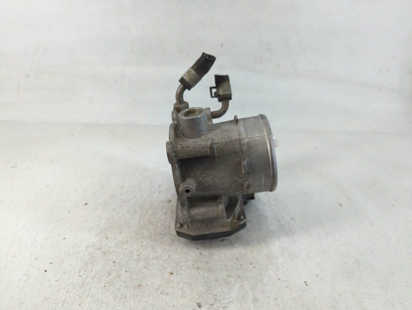 2018-2021 Hyundai Kona Throttle Body P/N:35100-2E400 Fits Fits 2012 2013 2014 2015 2016 2018 2019 2020 2021 OEM Used Auto Pa