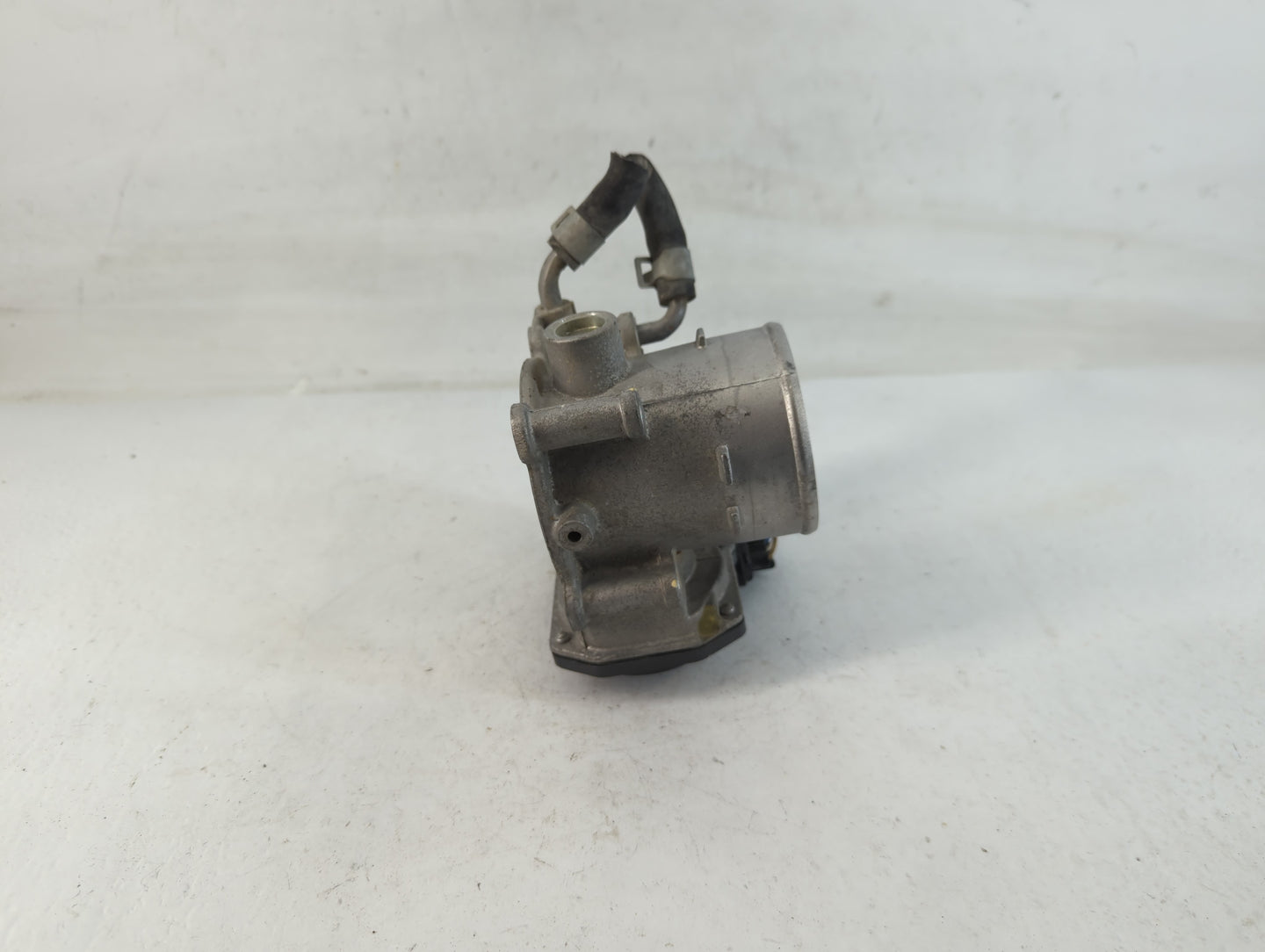 2018-2021 Hyundai Kona Throttle Body P/N:35100-2E400 Fits Fits 2012 2013 2014 2015 2016 2018 2019 2020 2021 OEM Used Auto Pa
