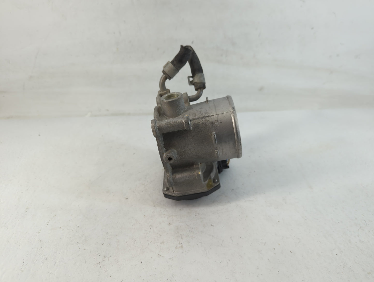 2018-2021 Hyundai Kona Throttle Body P/N:35100-2E400 Fits Fits 2012 2013 2014 2015 2016 2018 2019 2020 2021 OEM Used Auto Pa