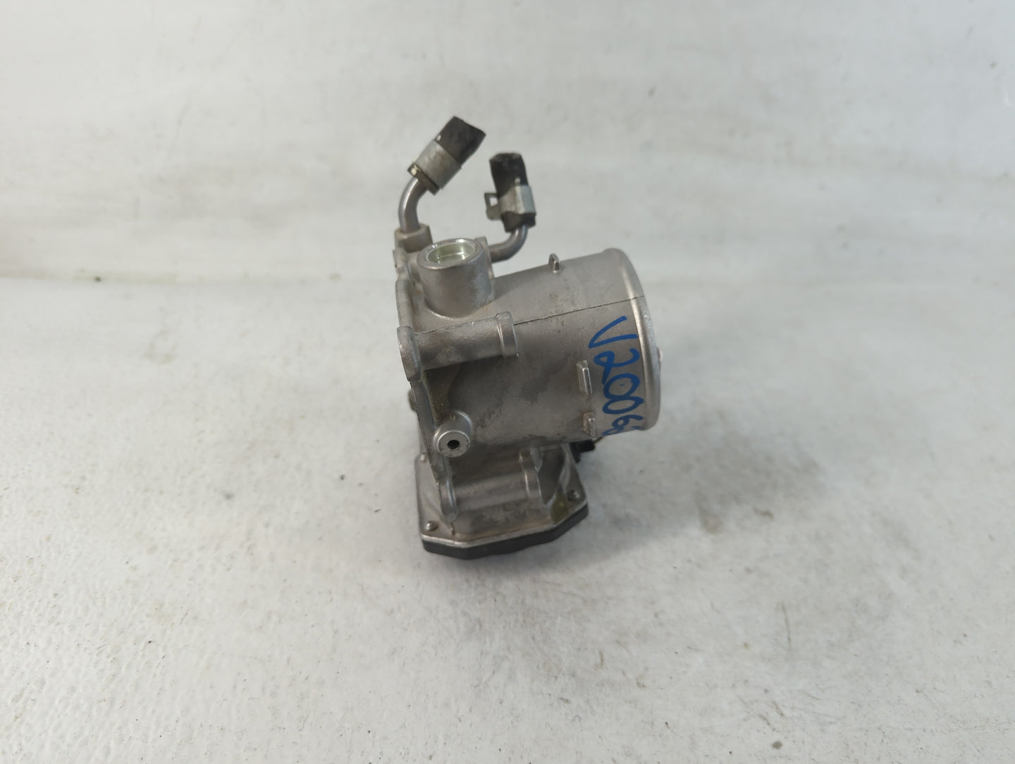2018-2021 Hyundai Kona Throttle Body P/N:35100-2E400 Fits Fits 2012 2013 2014 2015 2016 2018 2019 2020 2021 OEM Used Auto Pa