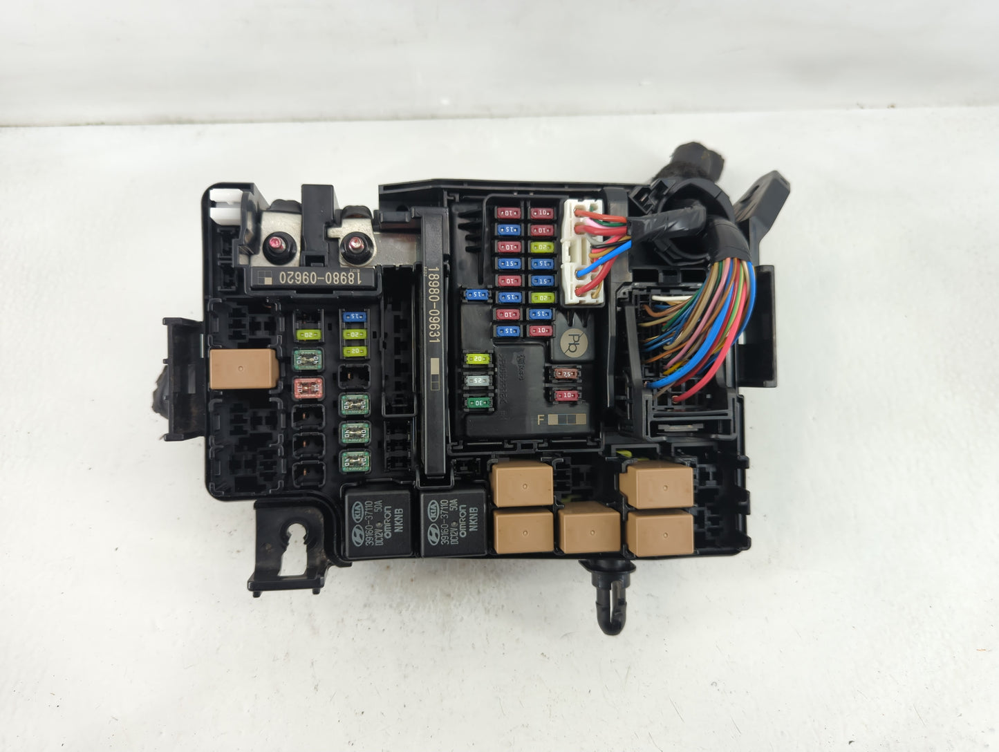 2018-2021 Hyundai Kona Fusebox Fuse Box Panel Relay Module P/N:91956-J9520 Fits Fits 2018 2019 2020 2021 OEM Used Auto Parts