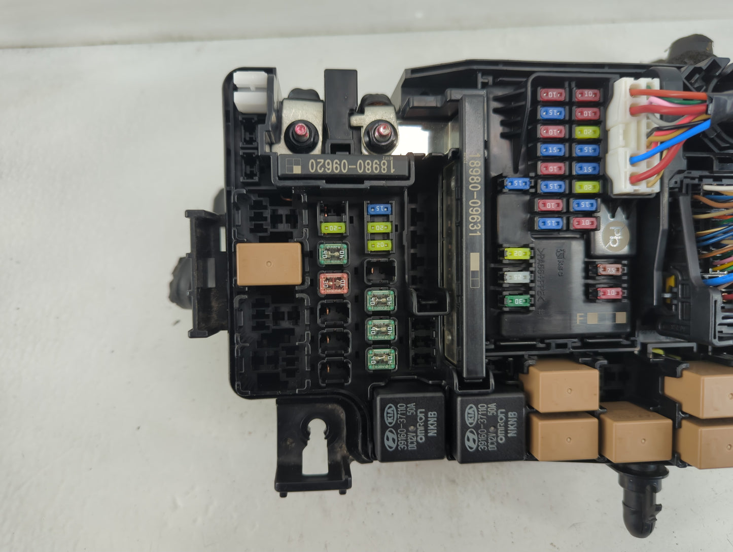 2018-2021 Hyundai Kona Fusebox Fuse Box Panel Relay Module P/N:91956-J9520 Fits Fits 2018 2019 2020 2021 OEM Used Auto Parts