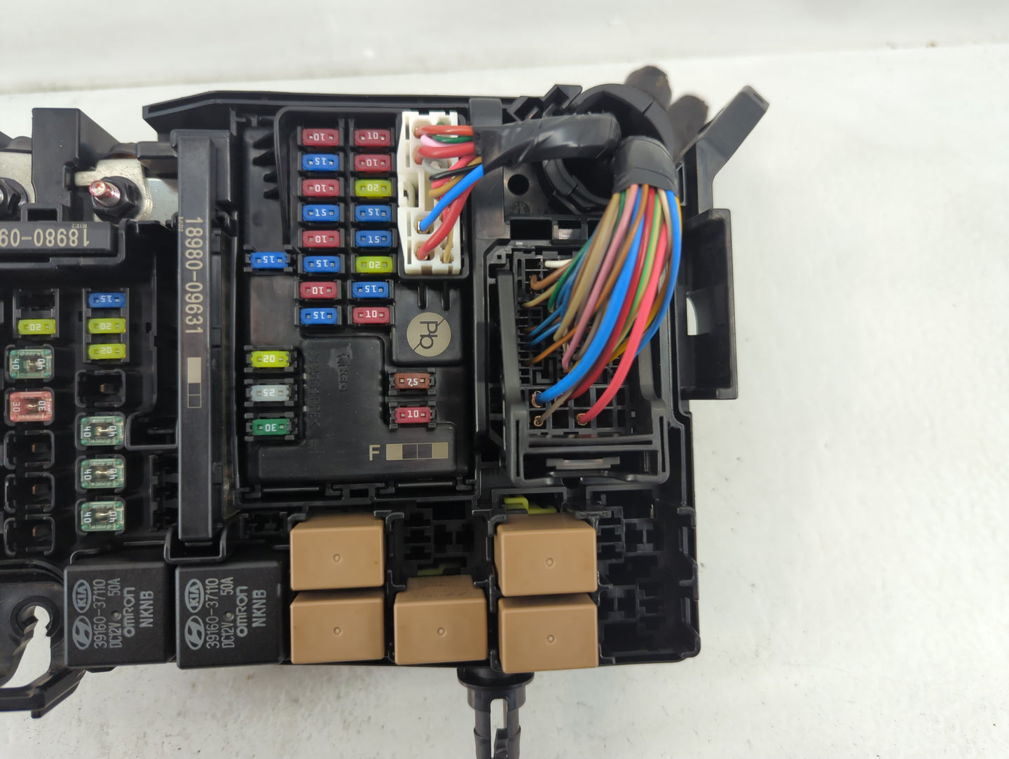 2018-2021 Hyundai Kona Fusebox Fuse Box Panel Relay Module P/N:91956-J9520 Fits Fits 2018 2019 2020 2021 OEM Used Auto Parts