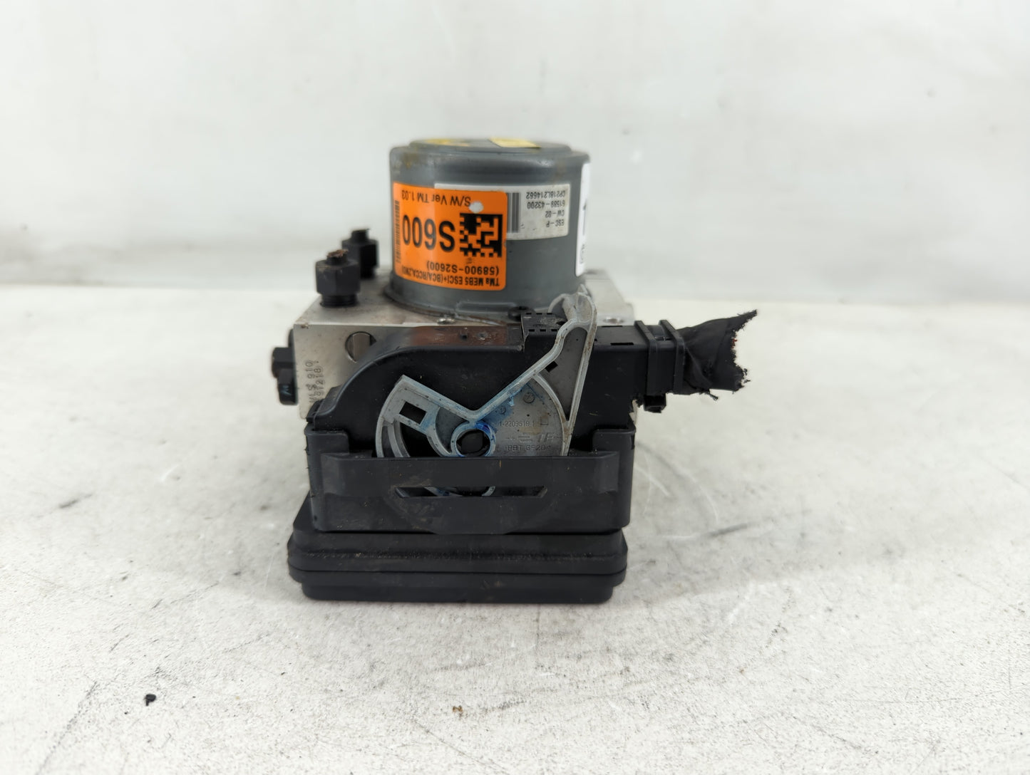 2019-2020 Hyundai Santa Fe ABS Pump Control Module Replacement P/N:58900-S2600 Fits Fits 2019 2020 OEM Used Auto Parts - Oem