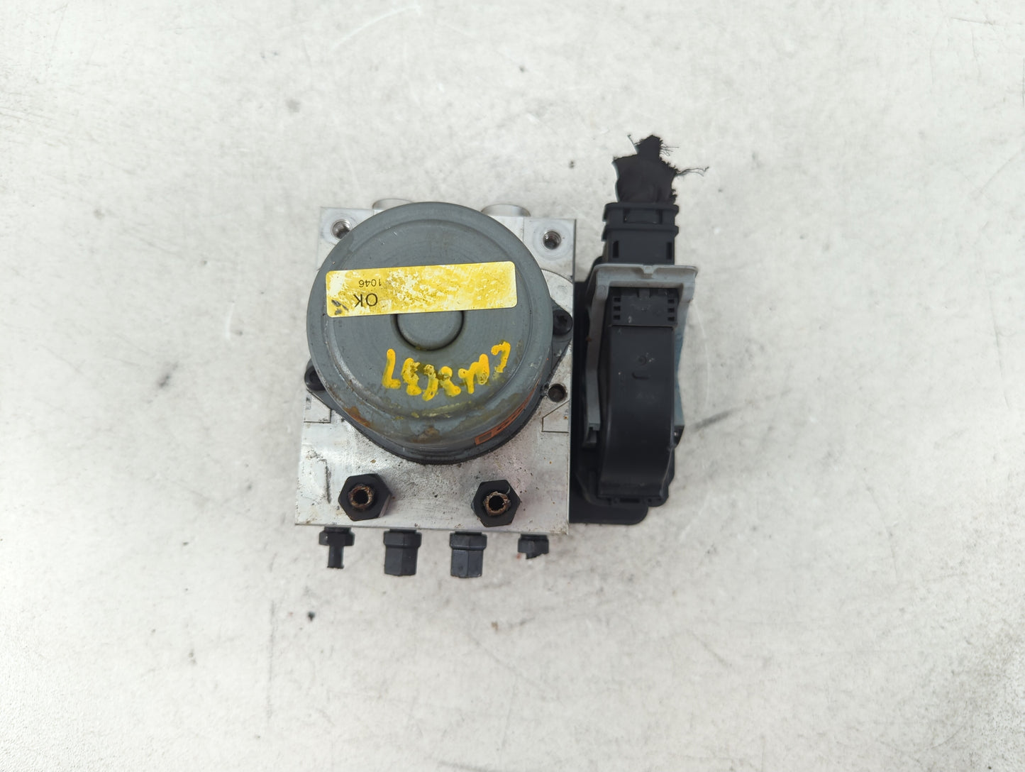 2019-2020 Hyundai Santa Fe ABS Pump Control Module Replacement P/N:58900-S2600 Fits Fits 2019 2020 OEM Used Auto Parts - Oem