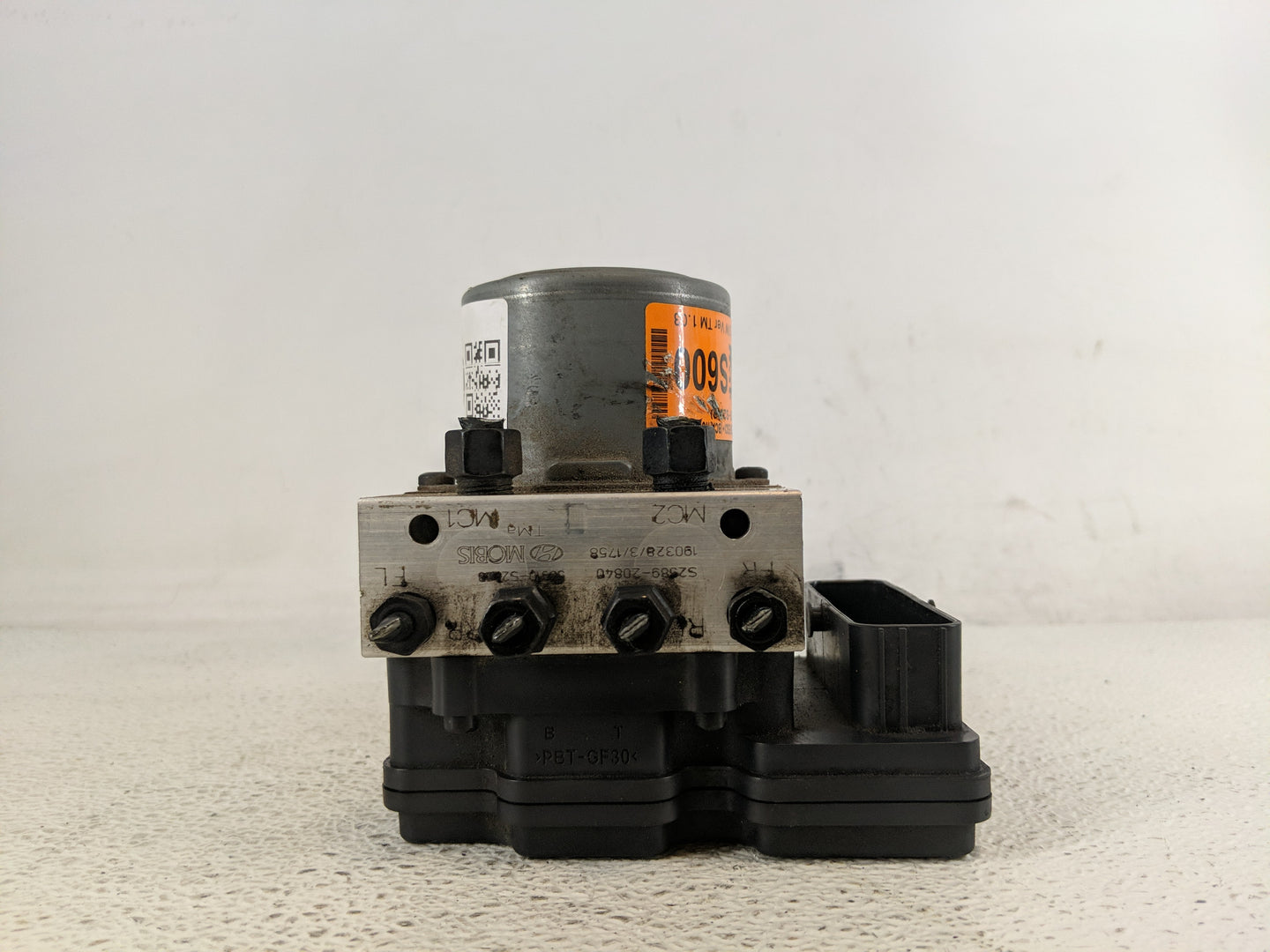2019-2020 Hyundai Santa Fe ABS Pump Control Module Replacement P/N:58910-S2000 Fits Fits 2019 2020 OEM Used Auto Parts - Oem