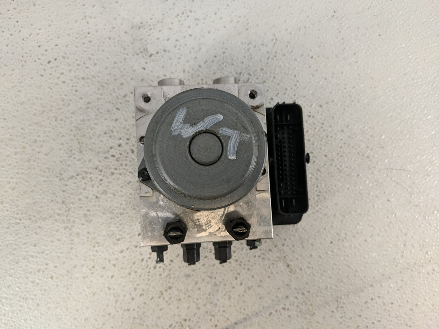 2019-2020 Hyundai Santa Fe ABS Pump Control Module Replacement P/N:58910-S2000 Fits Fits 2019 2020 OEM Used Auto Parts - Oem
