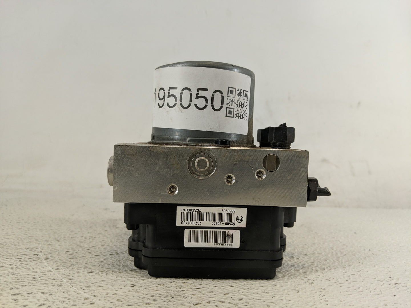 2019-2020 Hyundai Santa Fe ABS Pump Control Module Replacement P/N:58910-S2000 Fits Fits 2019 2020 OEM Used Auto Parts - Oem