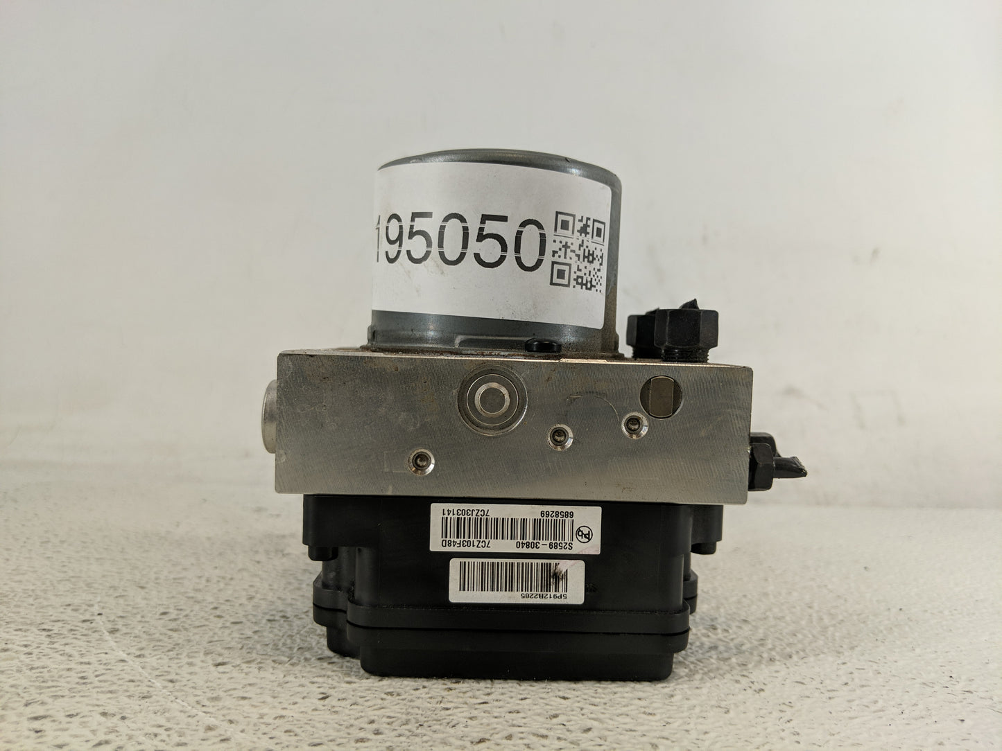 2019-2020 Hyundai Santa Fe ABS Pump Control Module Replacement P/N:58910-S2000 Fits Fits 2019 2020 OEM Used Auto Parts - Oem
