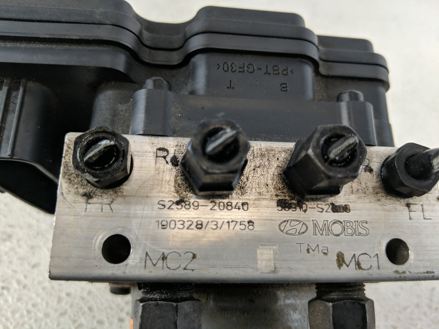 2019-2020 Hyundai Santa Fe ABS Pump Control Module Replacement P/N:58910-S2000 Fits Fits 2019 2020 OEM Used Auto Parts - Oem