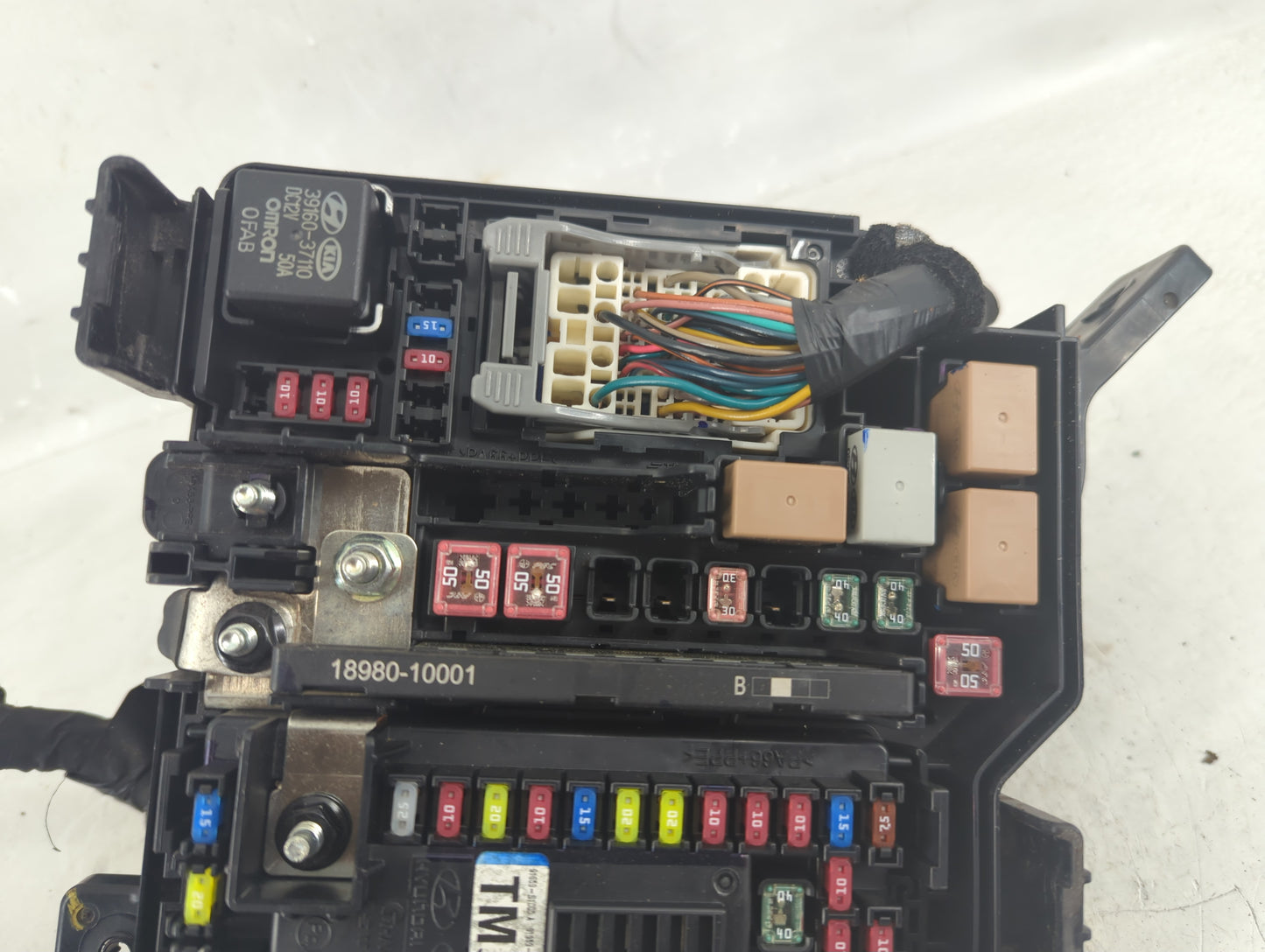 2019-2020 Hyundai Santa Fe Fusebox Fuse Box Panel Relay Module P/N:91956-S2021 91200S2400TA Fits Fits 2019 2020 OEM Used Aut