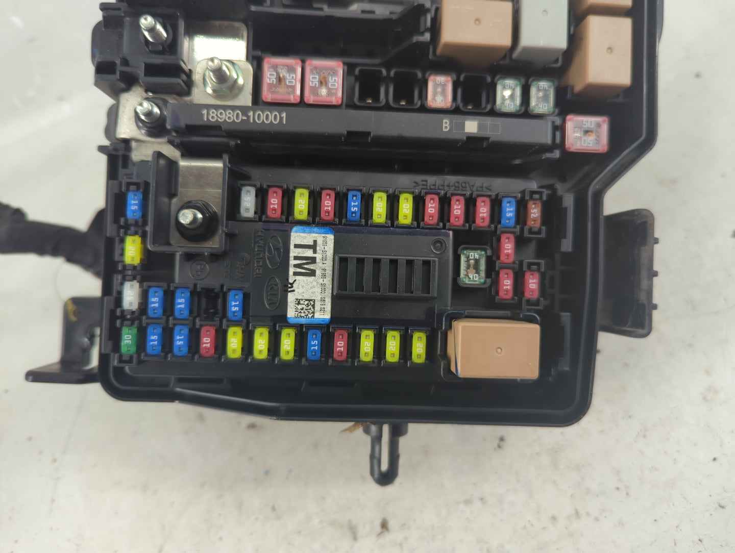 2019-2020 Hyundai Santa Fe Fusebox Fuse Box Panel Relay Module P/N:91956-S2021 91200S2400TA Fits Fits 2019 2020 OEM Used Aut