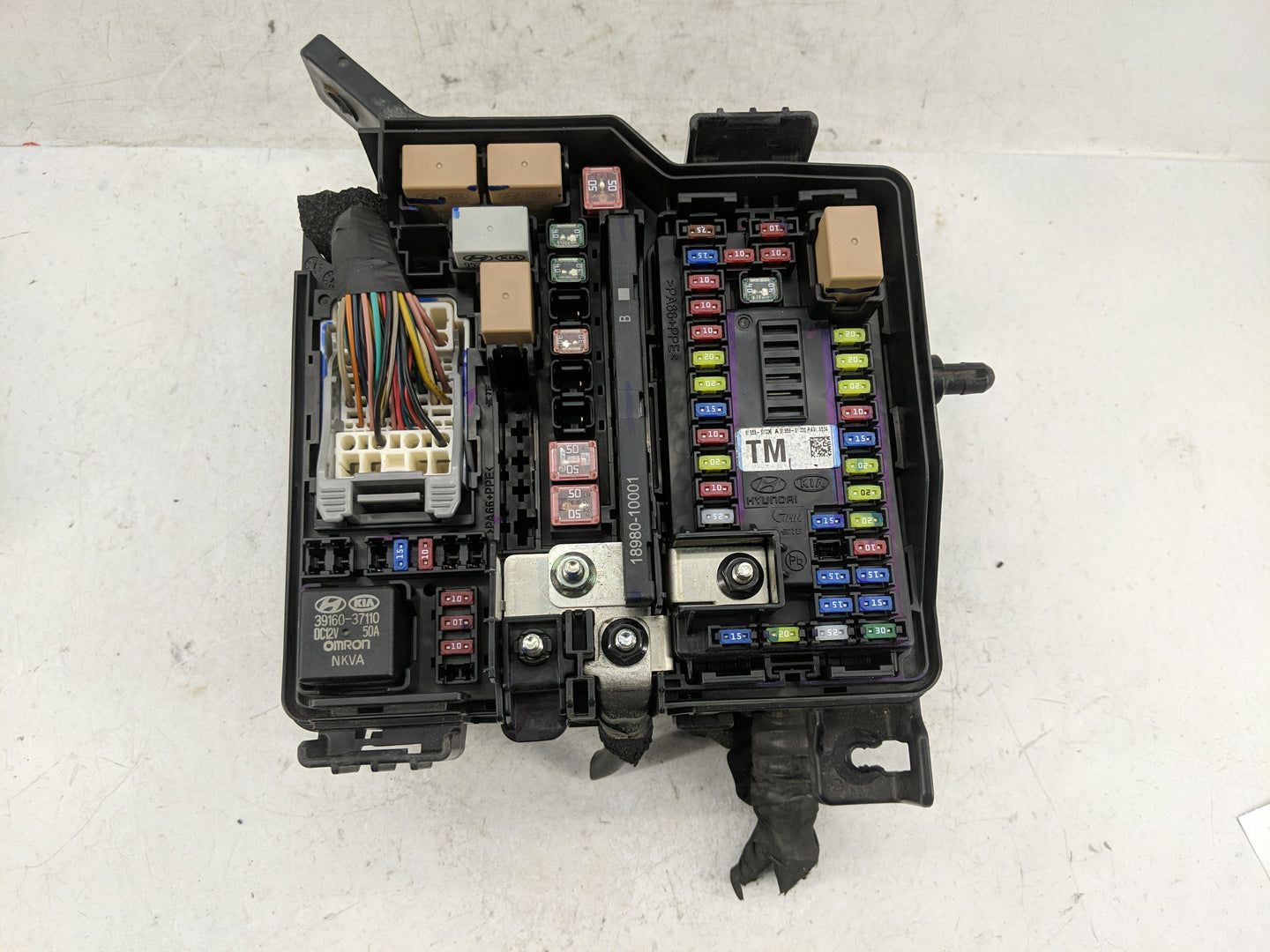 2019-2020 Hyundai Santa Fe Fusebox Fuse Box Panel Relay Module P/N:91956-S2021 91200S2400TA Fits Fits 2019 2020 OEM Used Aut