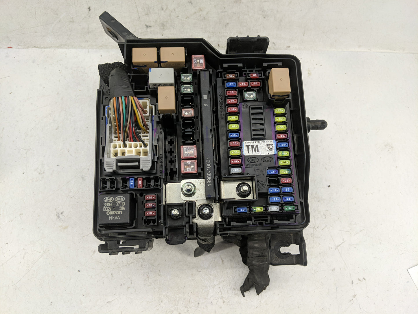 2019-2020 Hyundai Santa Fe Fusebox Fuse Box Panel Relay Module P/N:91956-S2021 91200S2400TA Fits Fits 2019 2020 OEM Used Aut