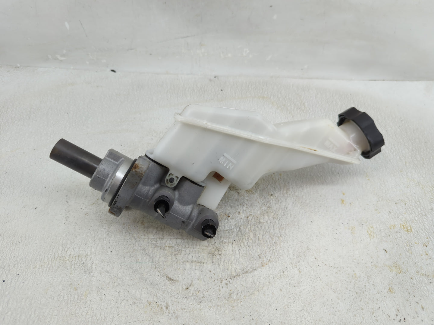 2019-2020 Hyundai Santa Fe Brake Master Cylinder - Oemusedautoparts1.com