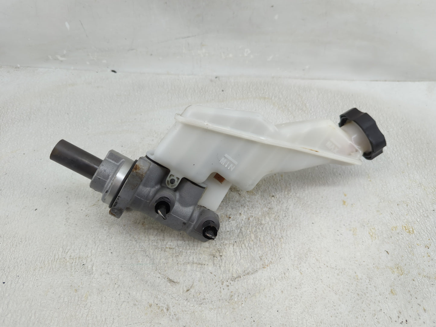 2019-2020 Hyundai Santa Fe Brake Master Cylinder - Oemusedautoparts1.com