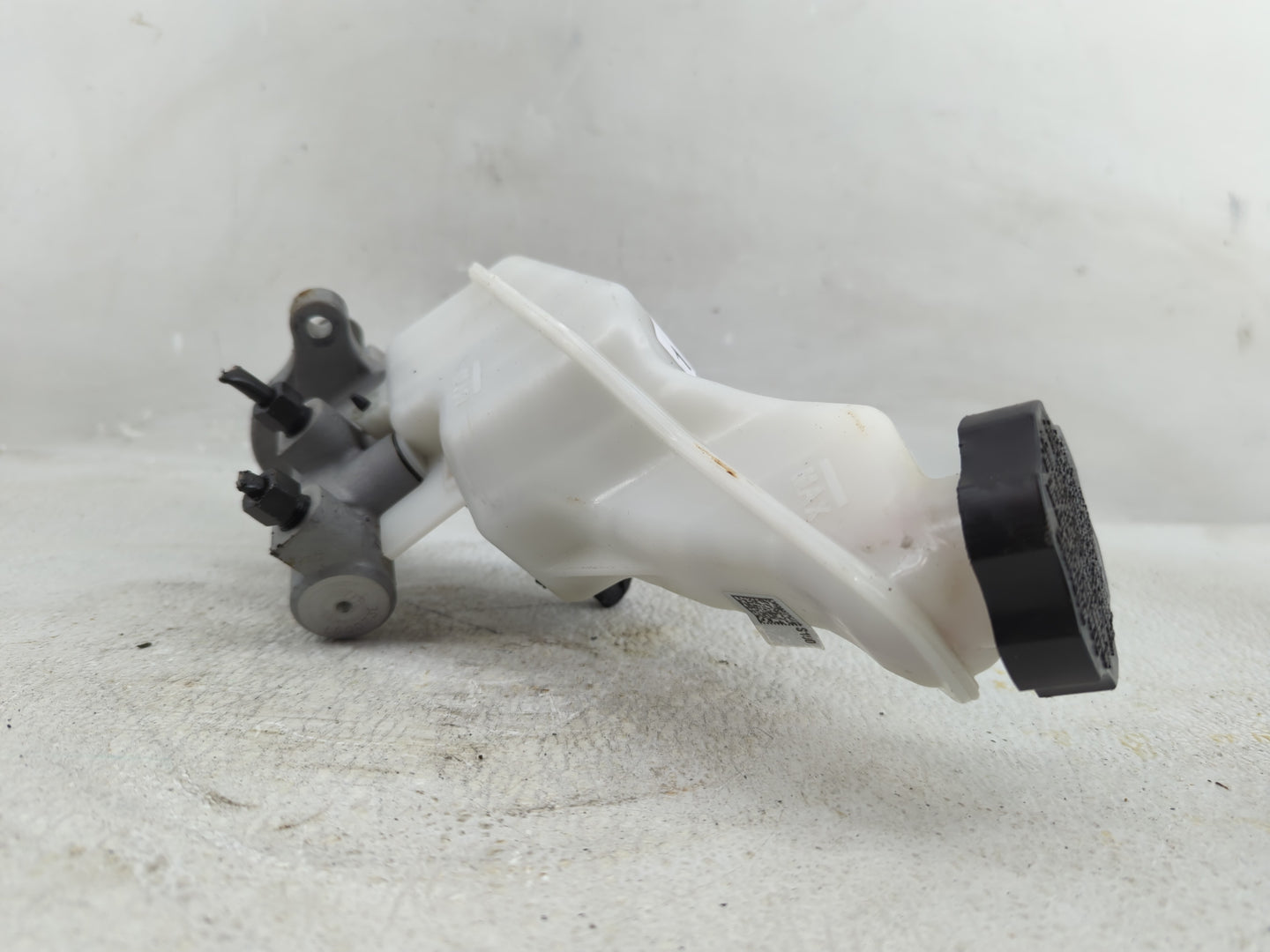 2019-2020 Hyundai Santa Fe Brake Master Cylinder - Oemusedautoparts1.com
