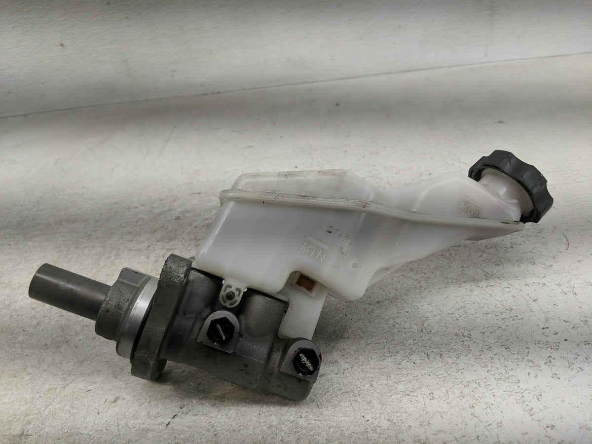2019-2020 Hyundai Santa Fe Brake Master Cylinder 1276291 - Oemusedautoparts1.com