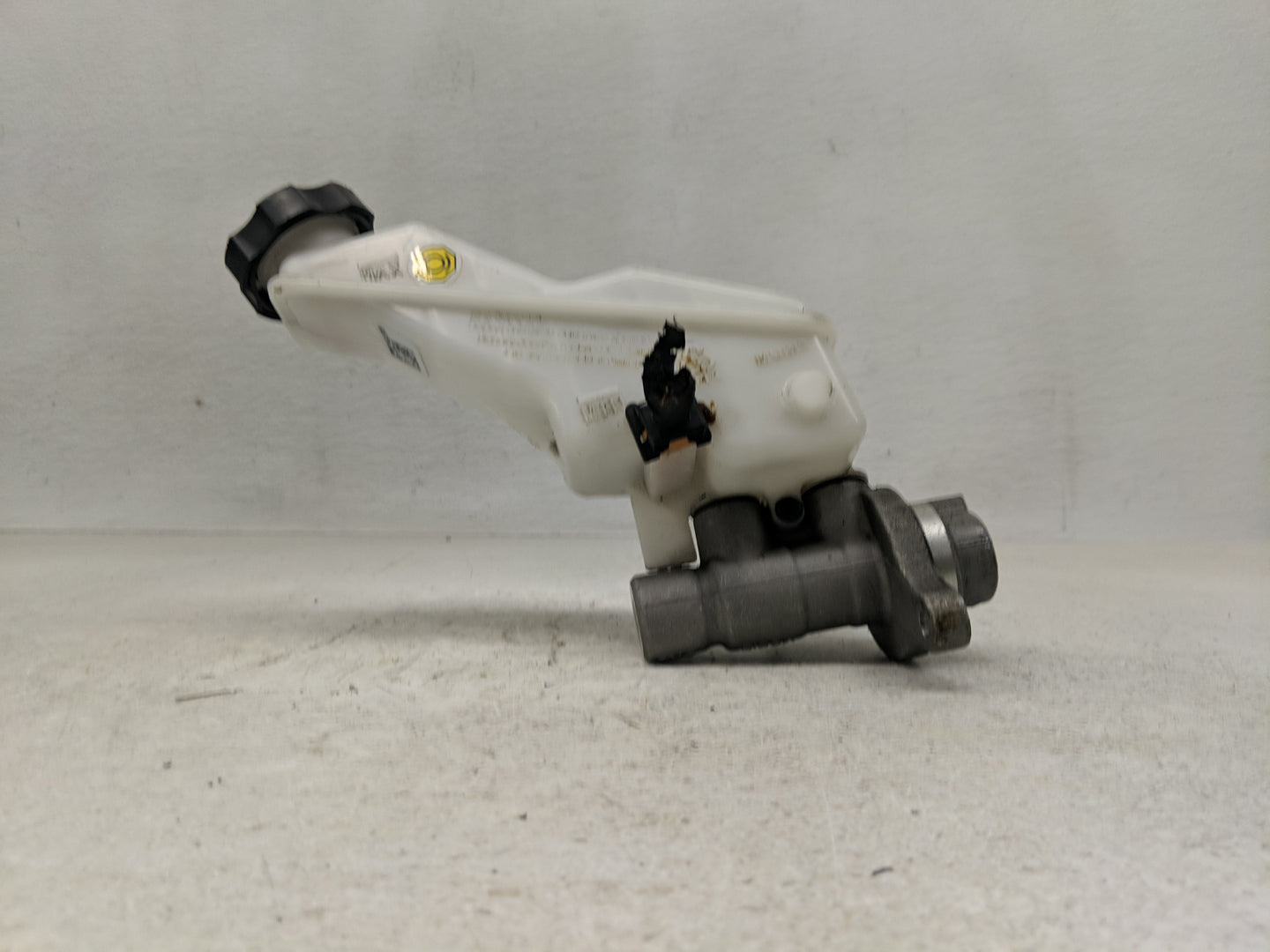 2019-2020 Hyundai Santa Fe Brake Master Cylinder - Oemusedautoparts1.com