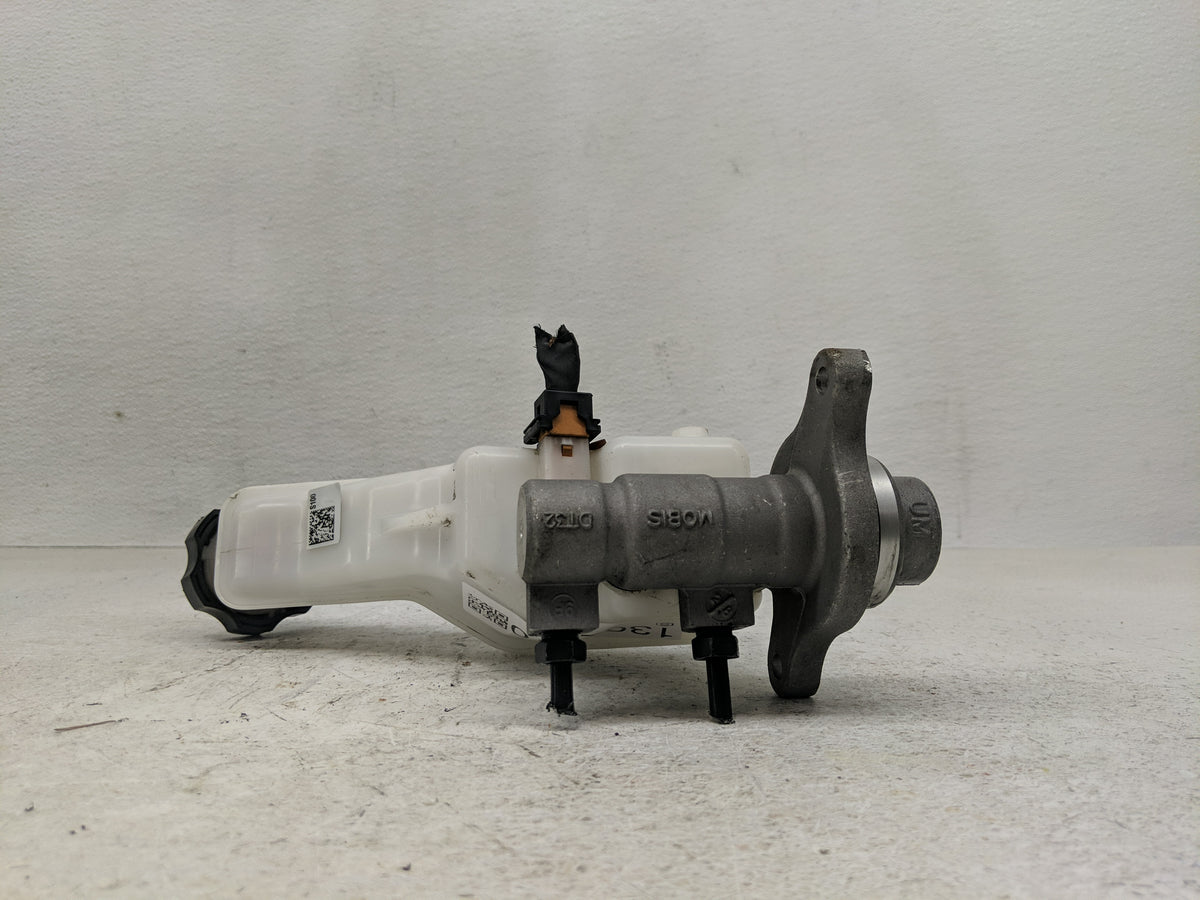 2019-2020 Hyundai Santa Fe Brake Master Cylinder 1302310 - Oemusedautoparts1.com