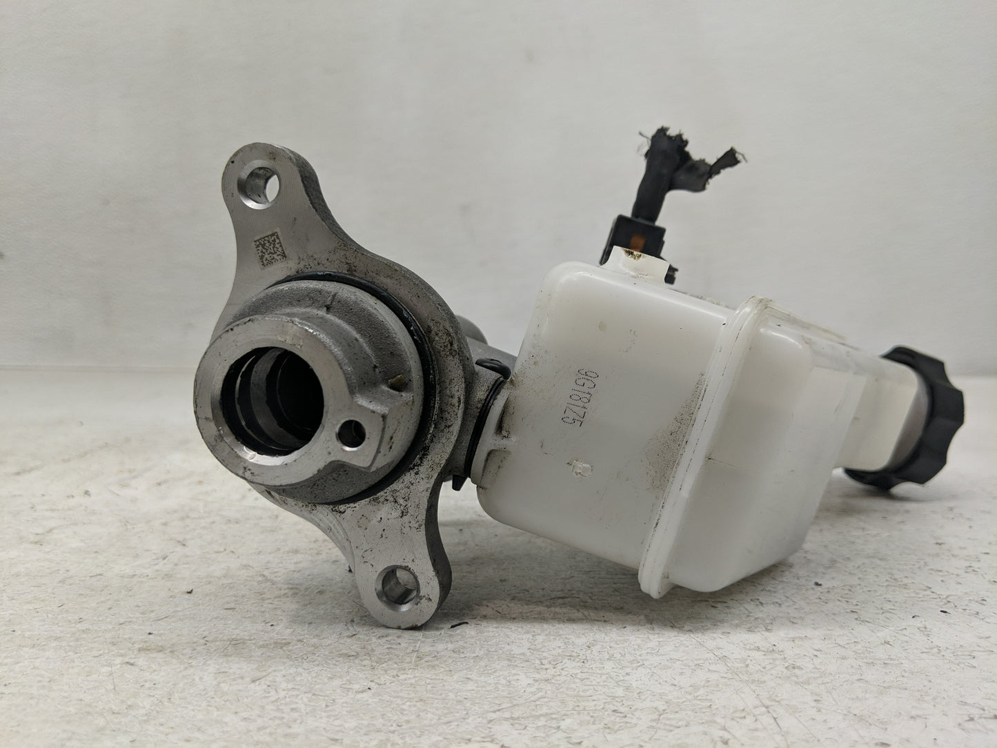 2019-2020 Hyundai Santa Fe Brake Master Cylinder - Oemusedautoparts1.com