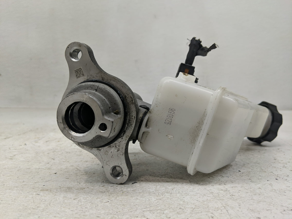 2019-2020 Hyundai Santa Fe Brake Master Cylinder 1302310 - Oemusedautoparts1.com