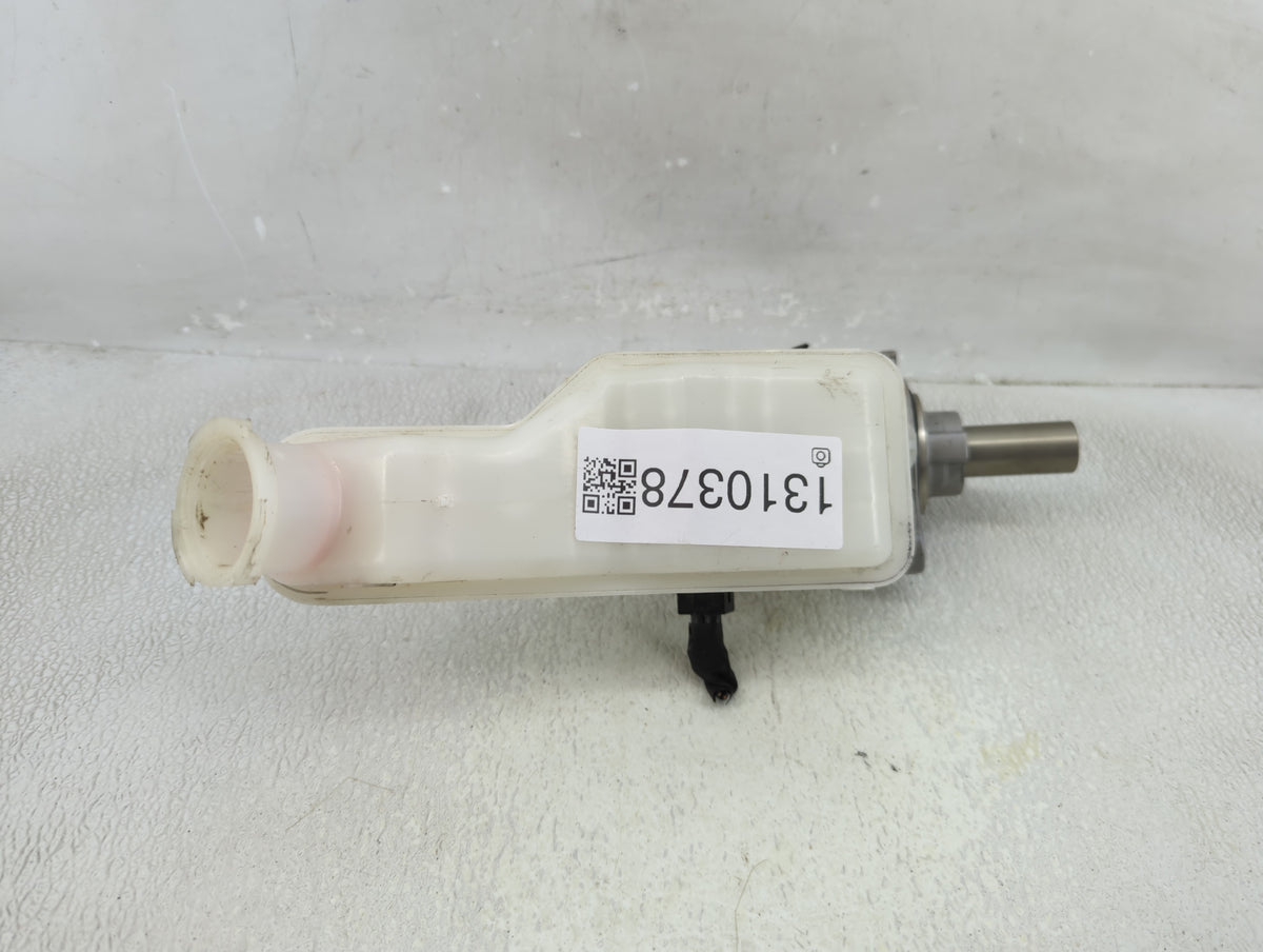 2019-2020 Hyundai Santa Fe Brake Master Cylinder 1310378 - Oemusedautoparts1.com
