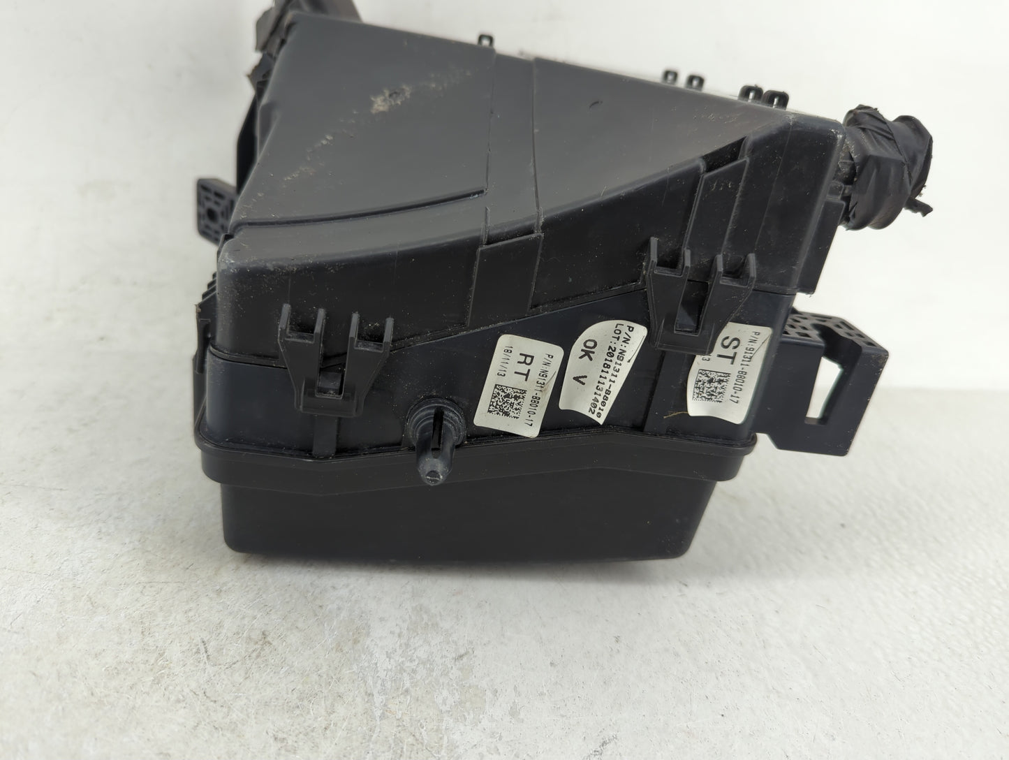 2017-2019 Hyundai Santa Fe Fusebox Fuse Box Panel Relay Module P/N:91311 B8010 Fits Fits 2017 2018 2019 OEM Used Auto Parts 