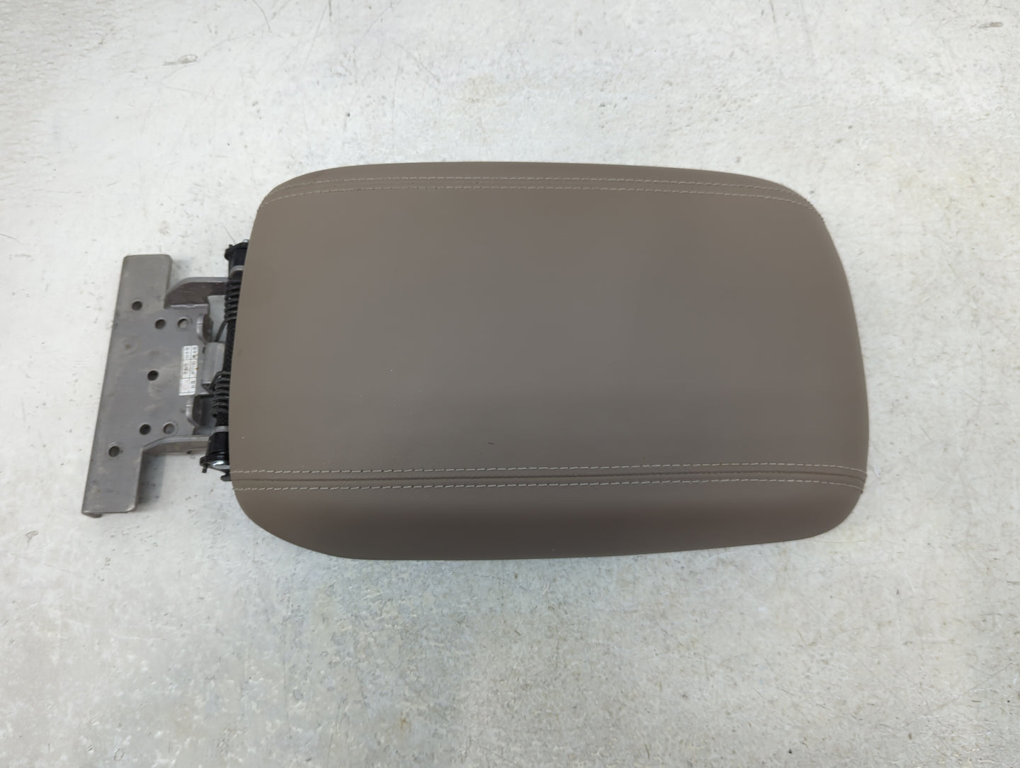 2019 Hyundai Santa Fe Center Console Armrest Cover Lid Fits OEM Used Auto Parts - Oemusedautoparts1.com