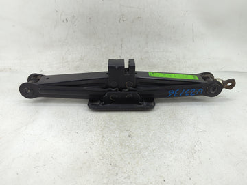 2019 Hyundai Santa Fe Spare Scissor Car Jack - Oemusedautoparts1.com