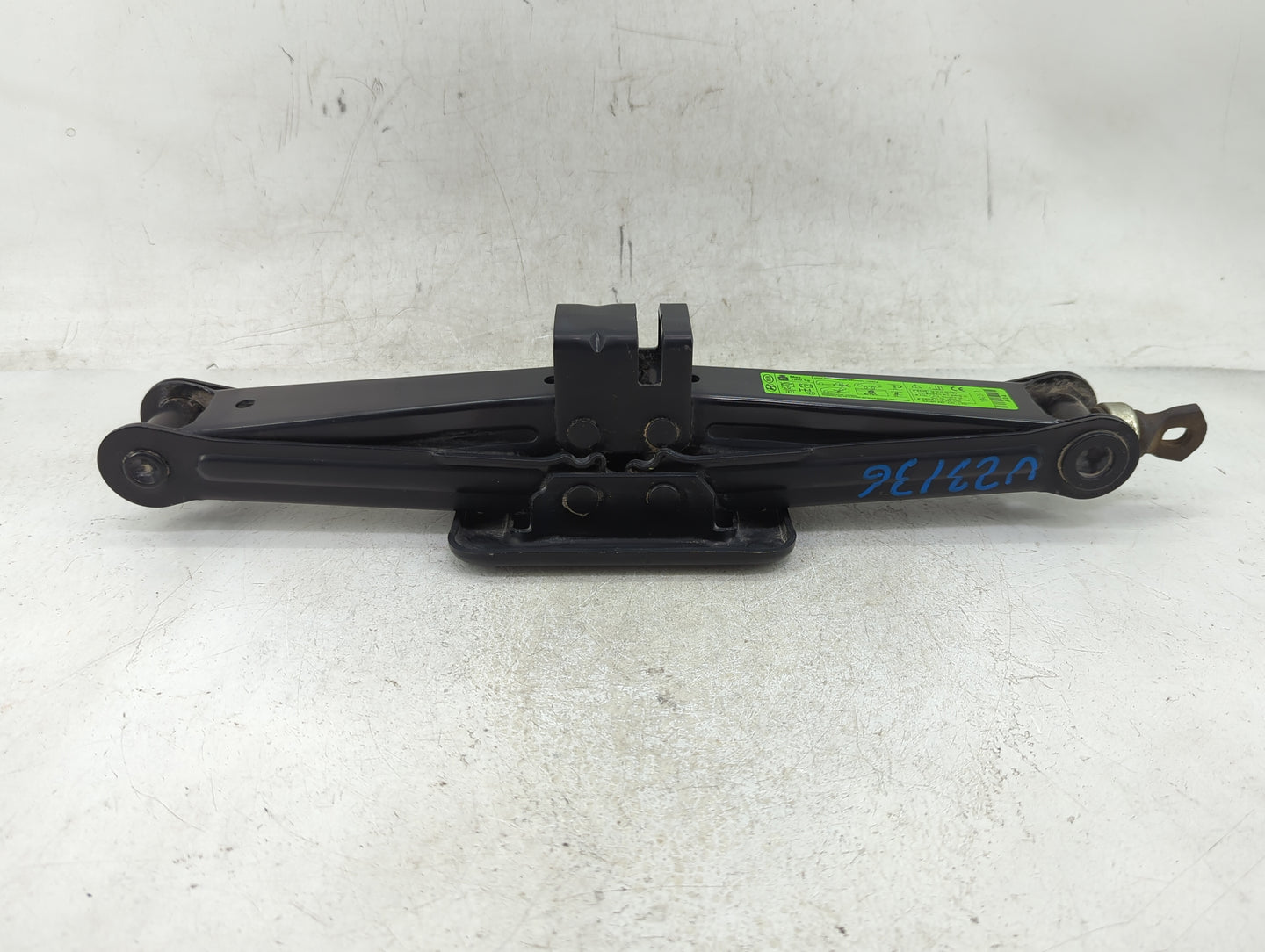 2019 Hyundai Santa Fe Spare Scissor Car Jack 1409954 - Oemusedautoparts1.com