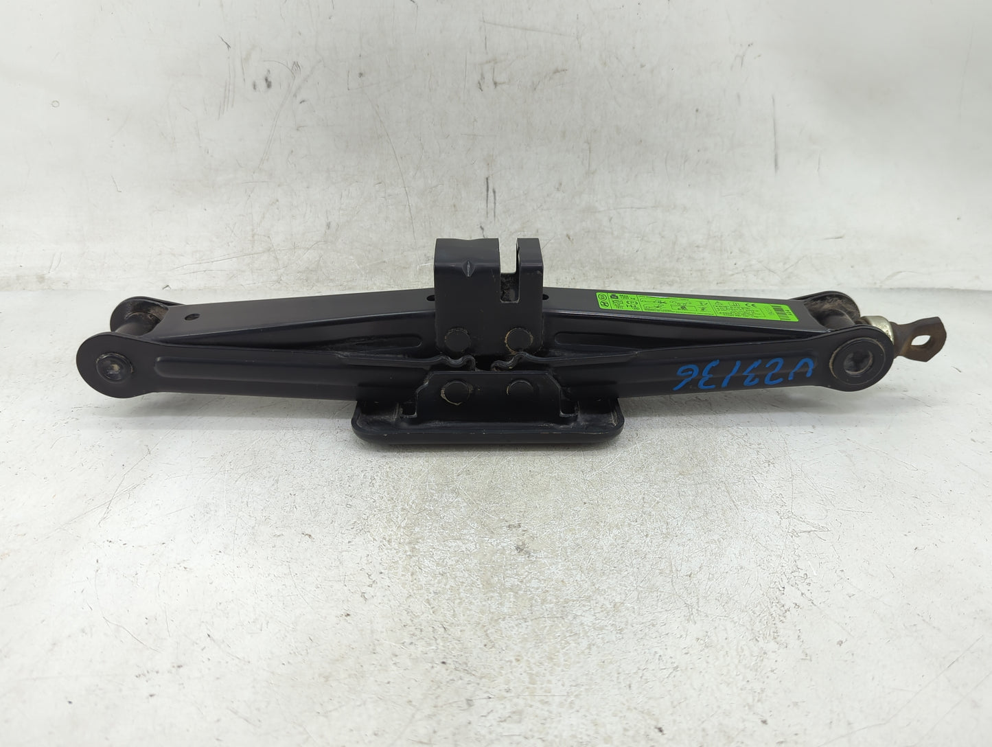 2019 Hyundai Santa Fe Spare Scissor Car Jack 1409954 - Oemusedautoparts1.com