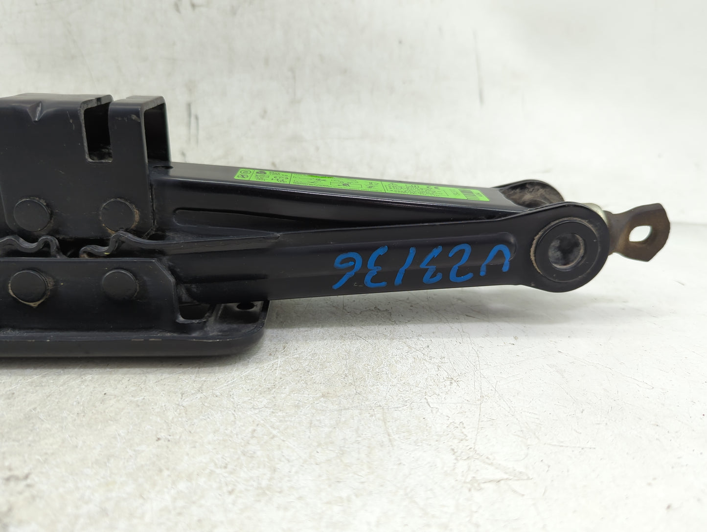 2019 Hyundai Santa Fe Spare Scissor Car Jack - Oemusedautoparts1.com