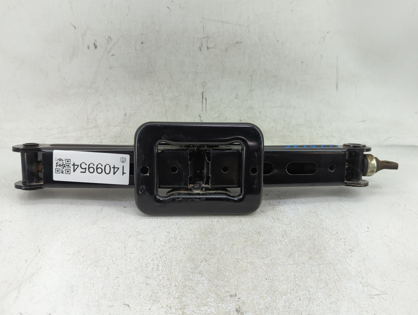 2019 Hyundai Santa Fe Spare Scissor Car Jack 1409954 - Oemusedautoparts1.com