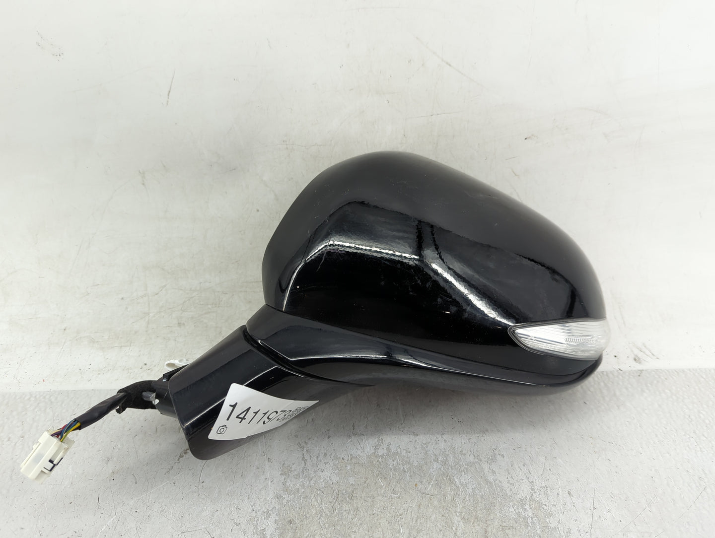 2019 Hyundai Santa Fe Driver Side View Mirror - Left Door Mirror OEM Used - Oemusedautoparts1.com