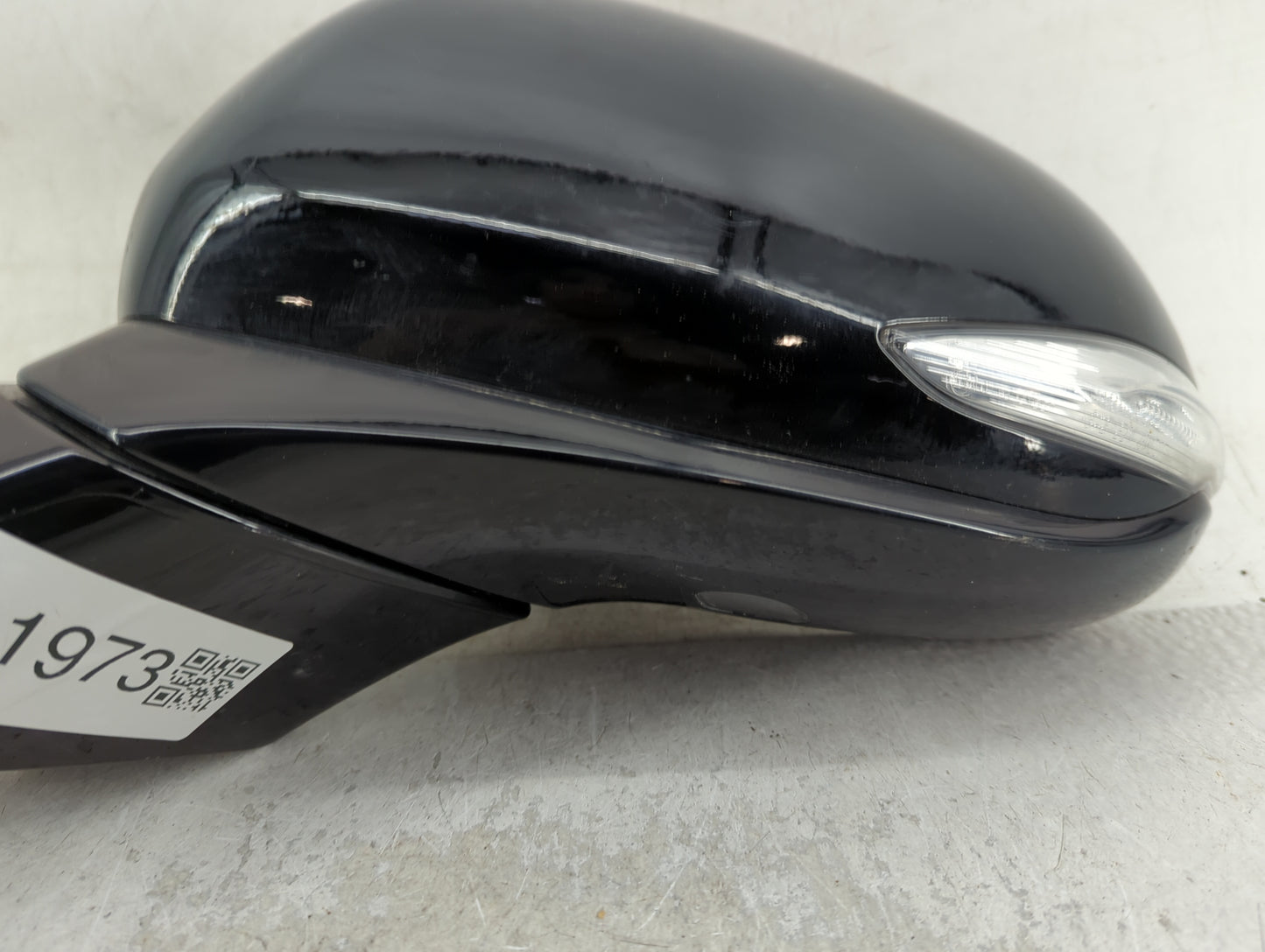 2019 Hyundai Santa Fe Driver Side View Mirror - Left Door Mirror OEM Used - Oemusedautoparts1.com
